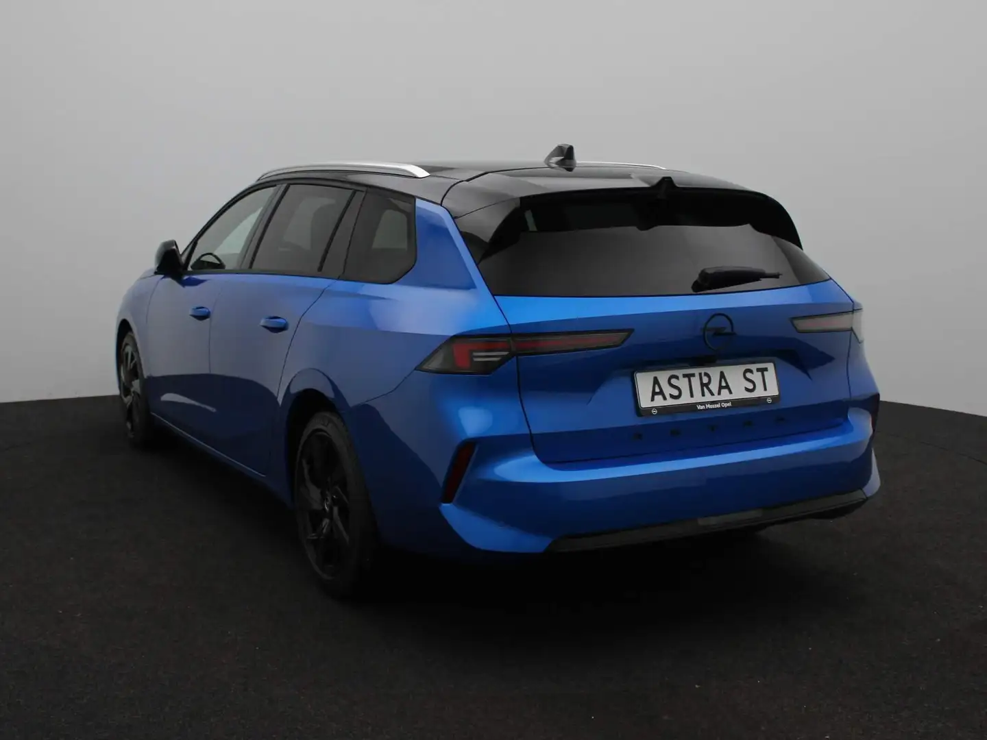 Opel Astra Sports Tourer 1.2 Level 4 Blauw - 2
