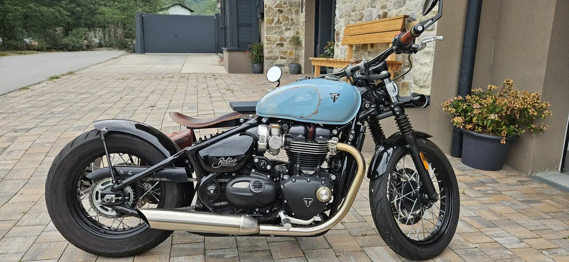 Triumph Bonneville Bobber Albastru - 1