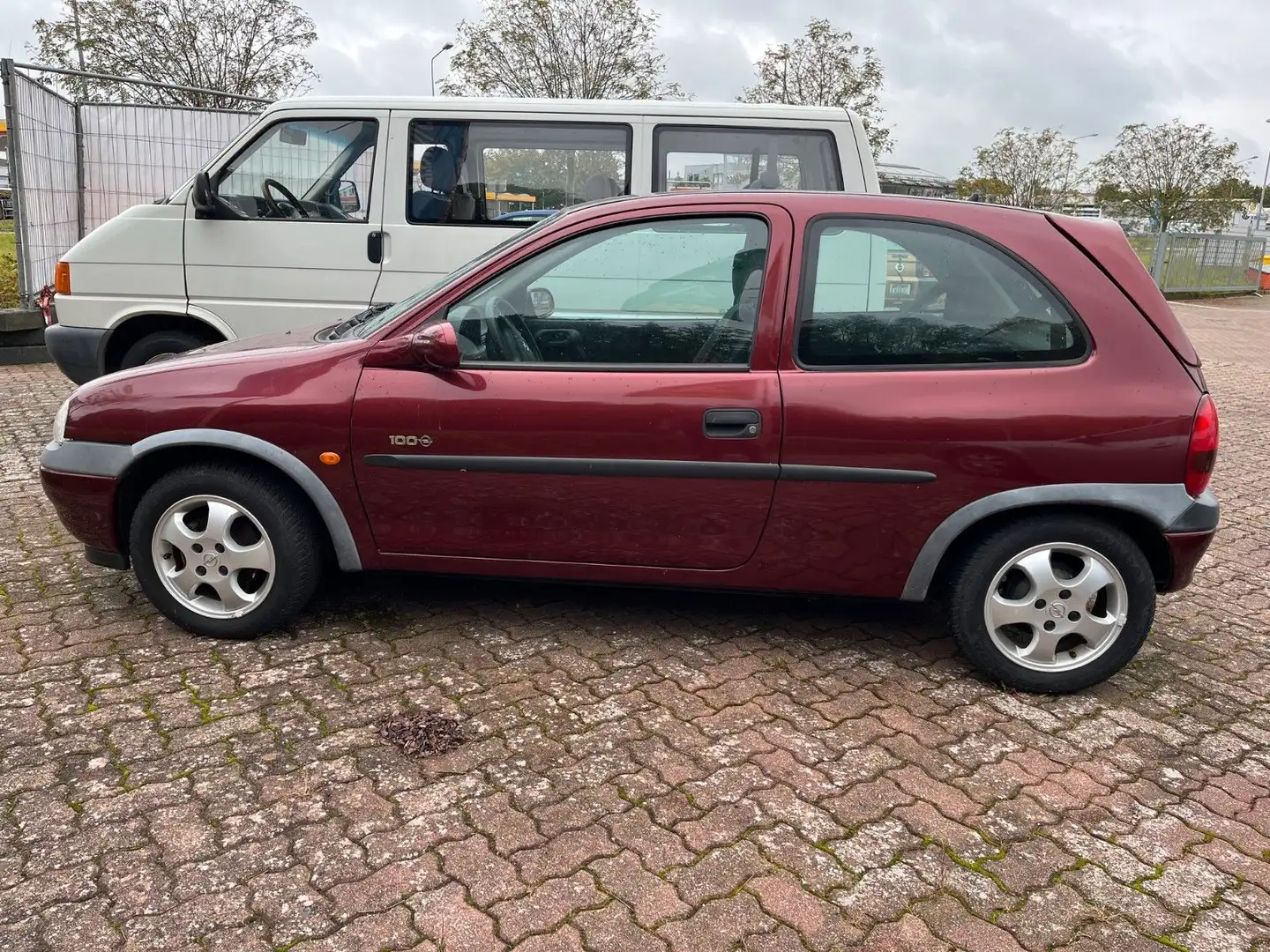 Opel Corsa Cool EDITION 100  1.Hand Rot - 2