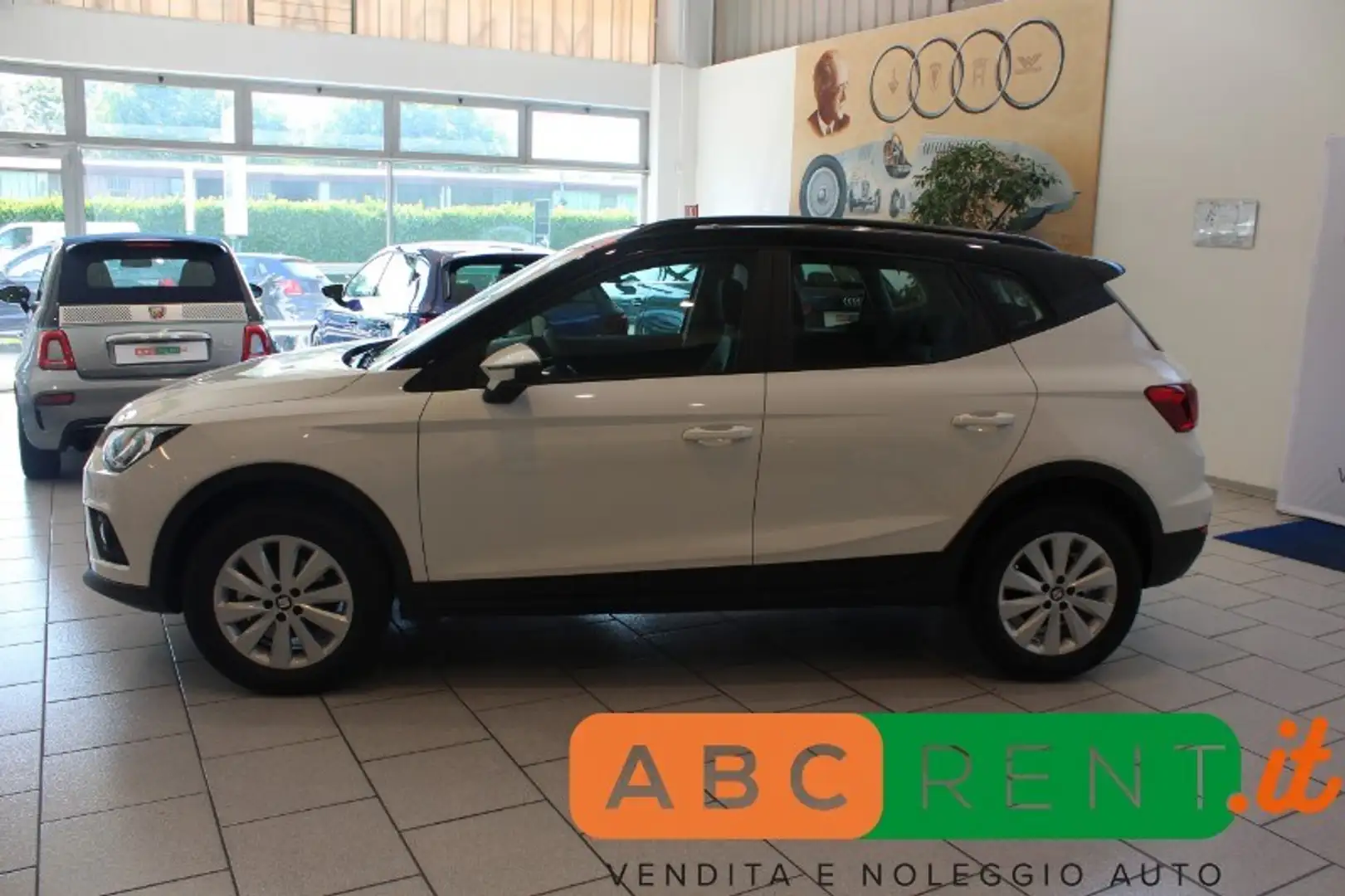 SEAT Arona Arona 1.6 TDI 95 CV DSG Style Weiß - 2