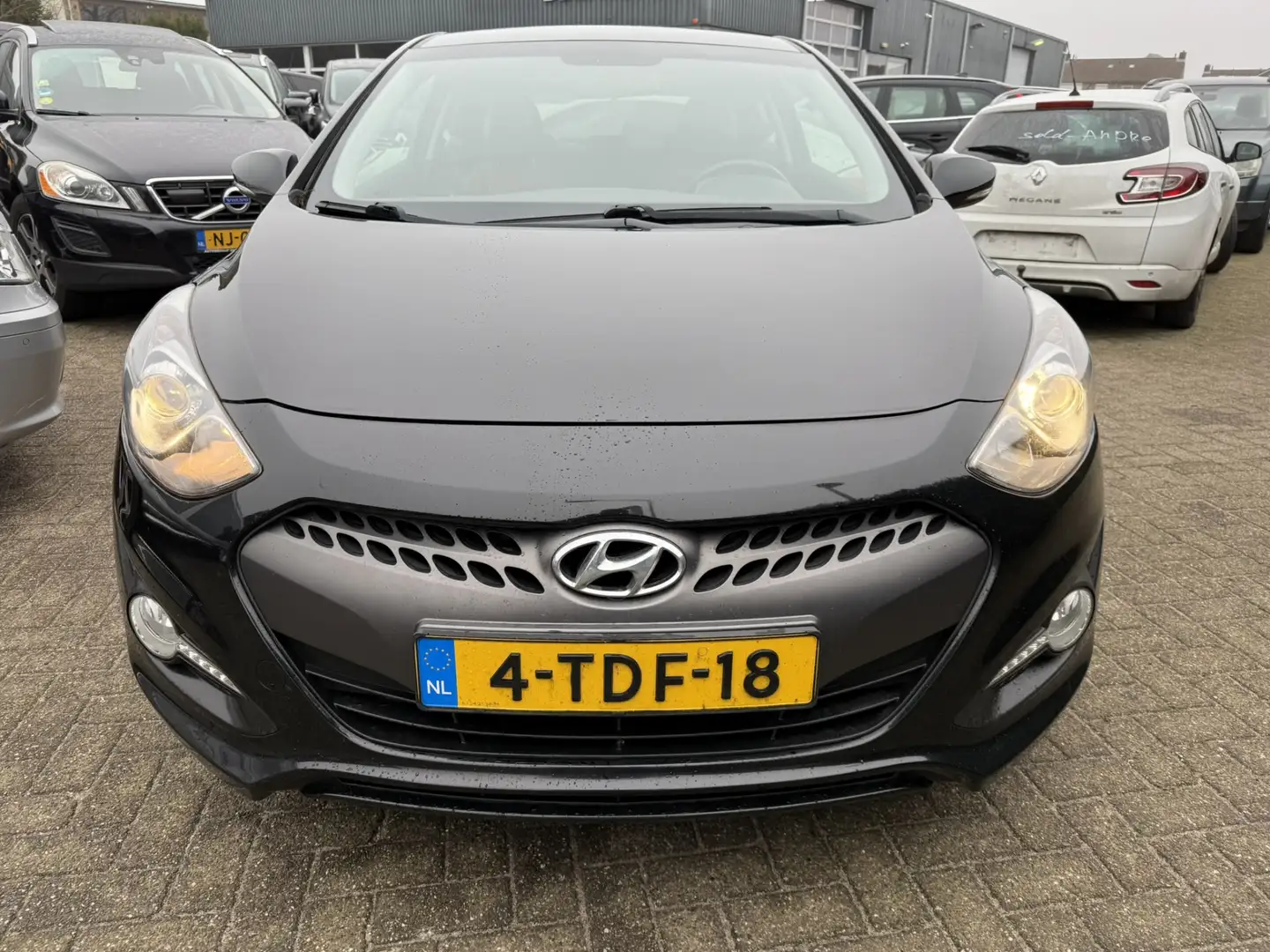 Hyundai i30 1.6 GDI I MAGINE NAVI/LEER/CAMERA/PDC/CLIMATE Zwart - 2