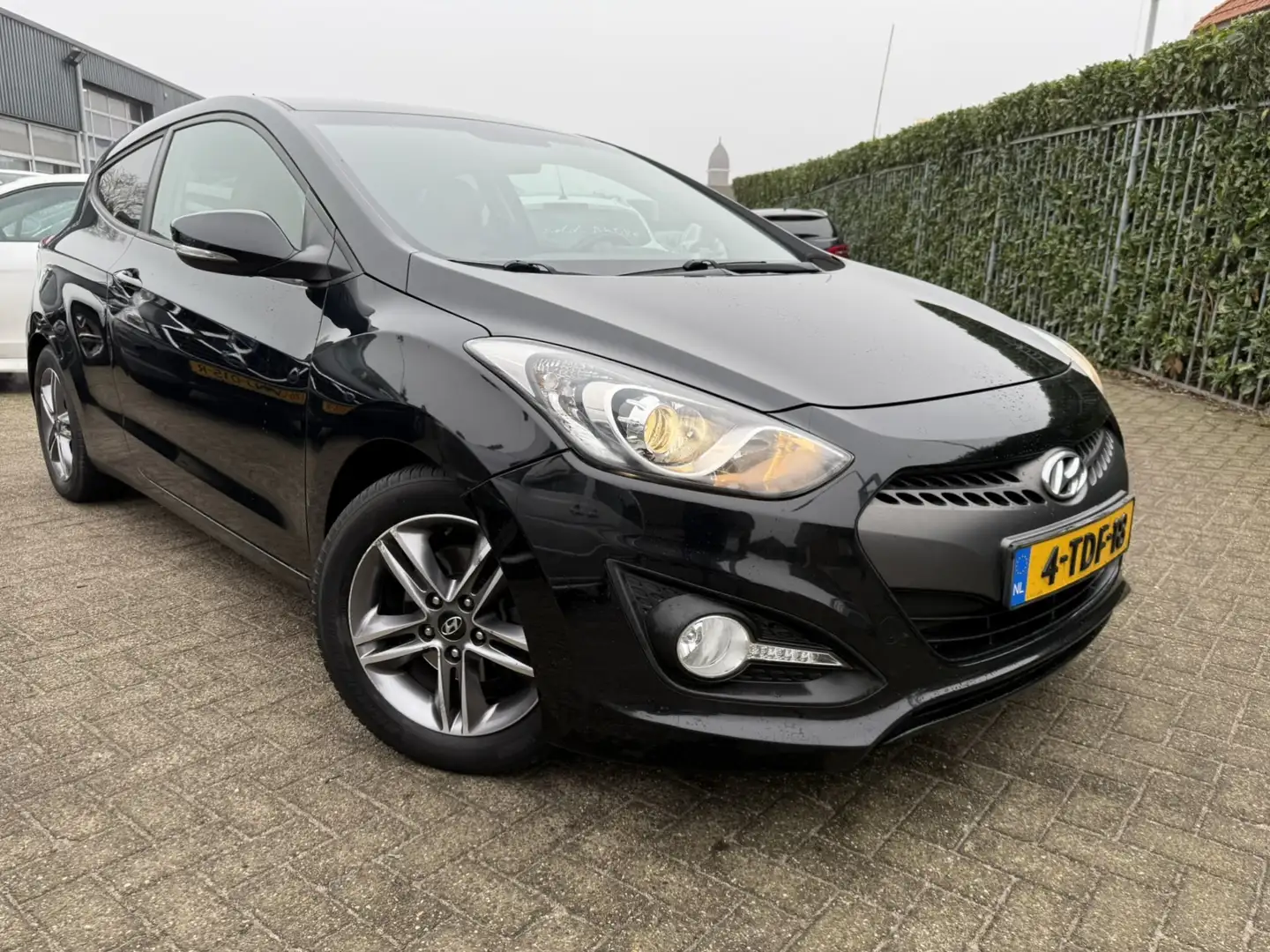 Hyundai i30 1.6 GDI I MAGINE NAVI/LEER/CAMERA/PDC/CLIMATE Zwart - 1