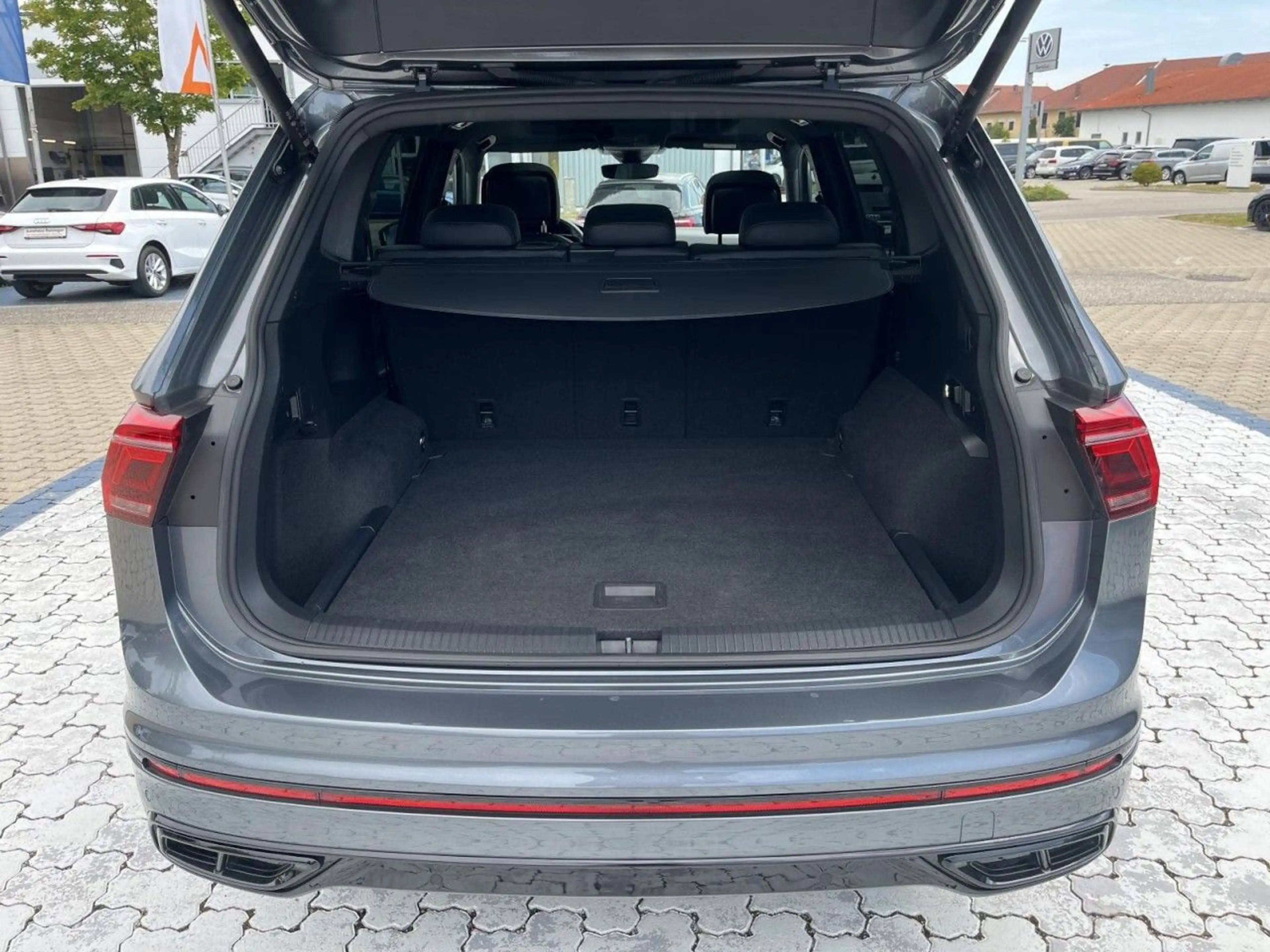 Volkswagen Tiguan Allspace 2.0 TSI R-Line 4Motion (IQLight+ — photo 6