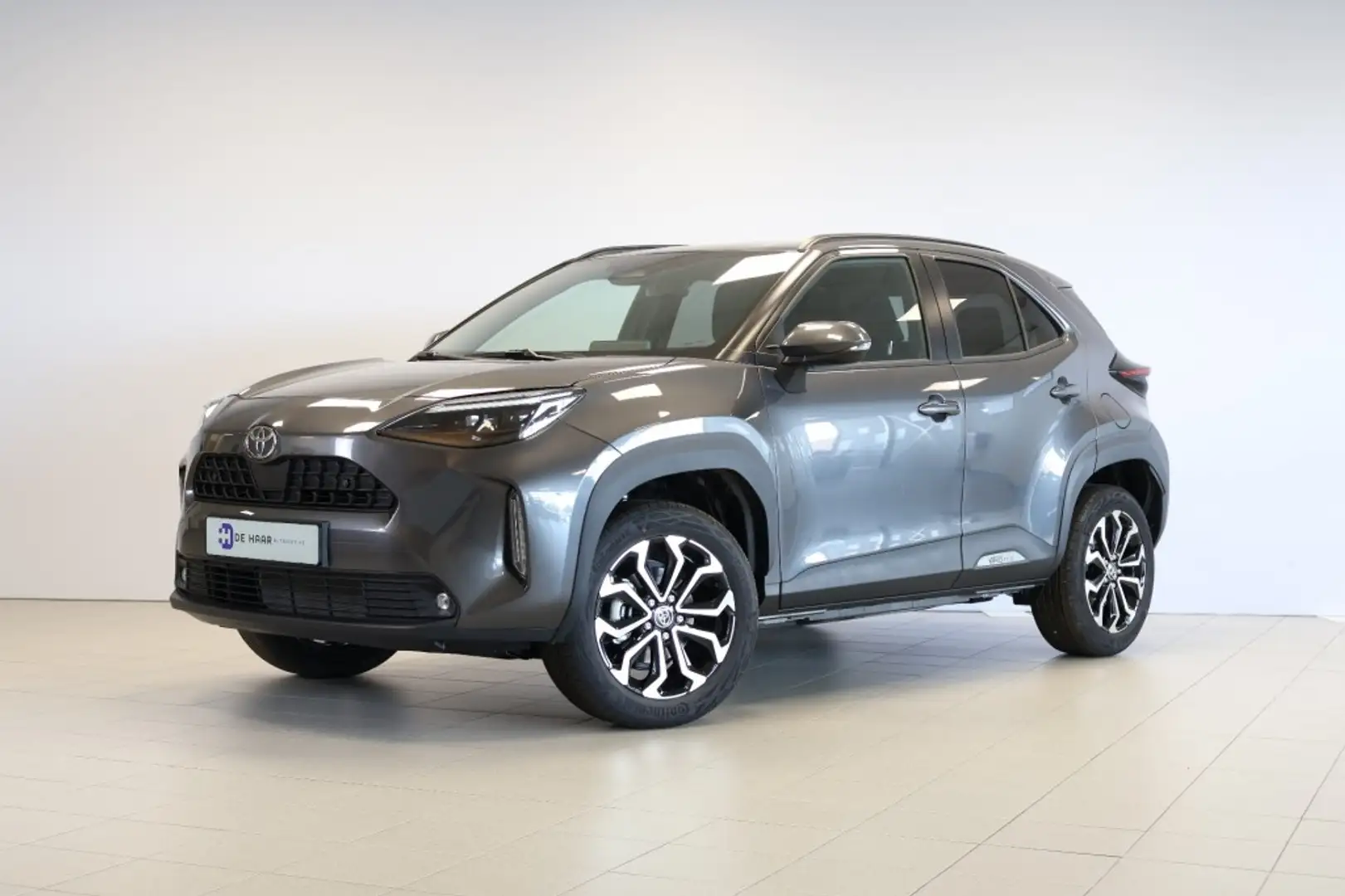 Toyota Yaris Cross 1.5 Hybrid Teamplayer 130PK - Winter+safety pakket Grijs - 2