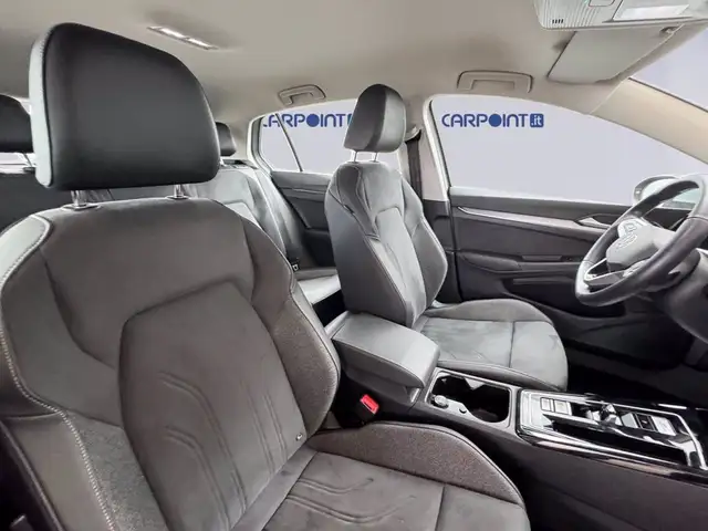 Volkswagen Golf view 8