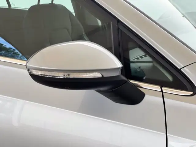 Volkswagen Golf view 16