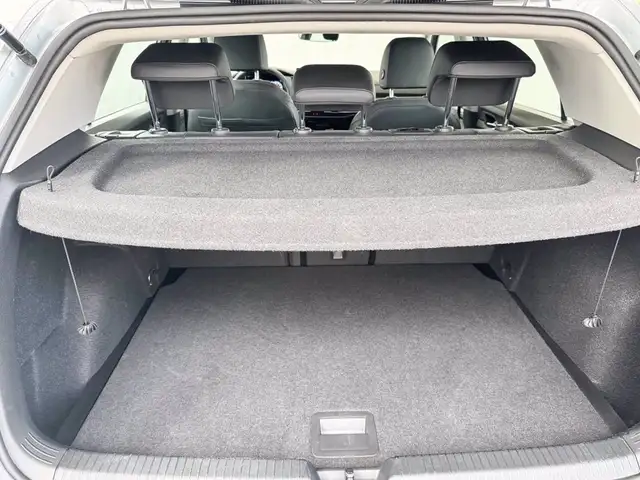 Volkswagen Golf view 12