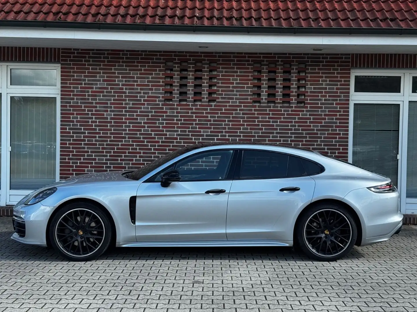 Porsche Panamera 4 S d.*SPORT DESIGN PAKET*PANO.*MATRIX* Silber - 2