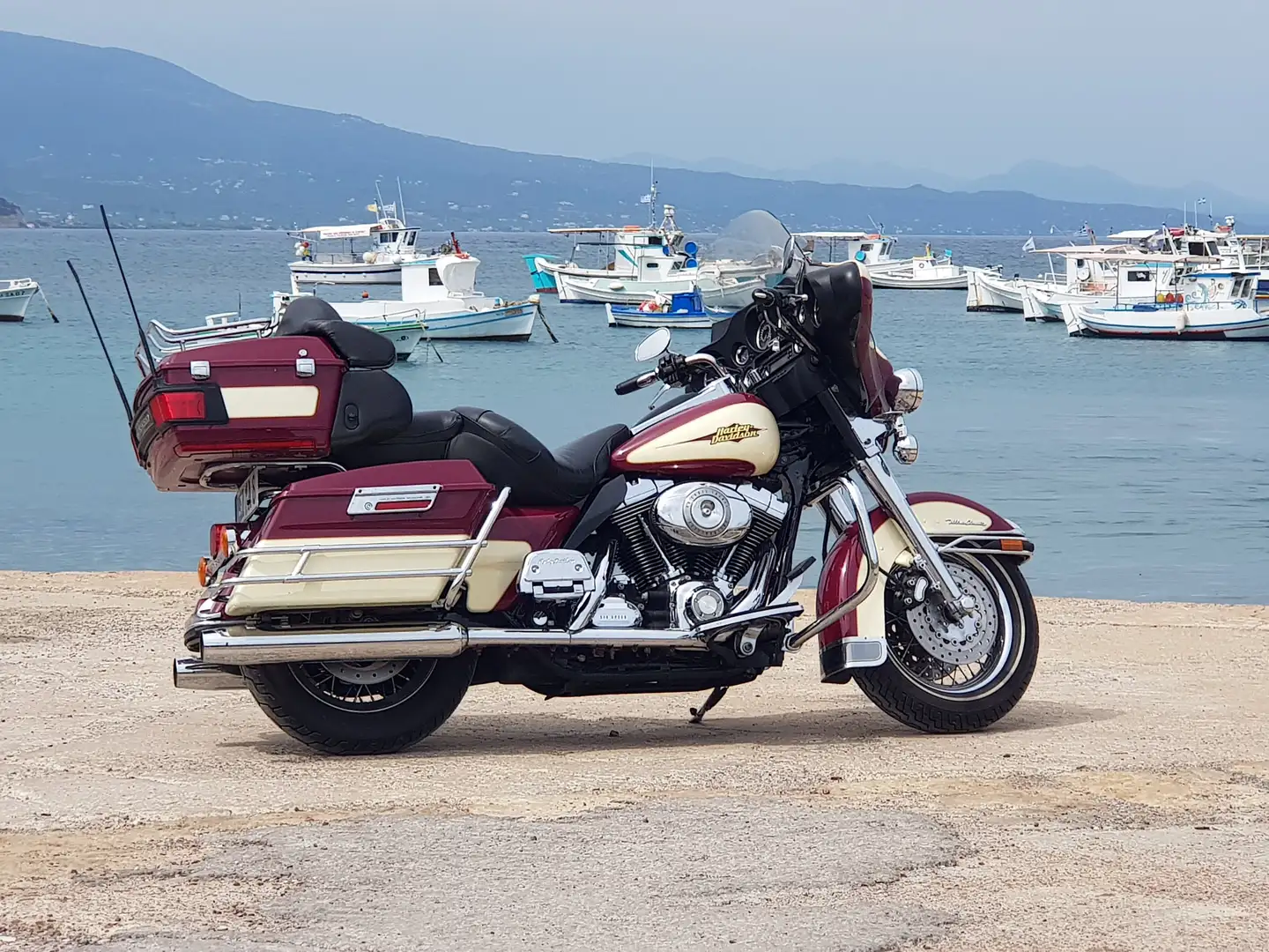 Harley-Davidson Electra Glide FLHTCU ultra classic - 1