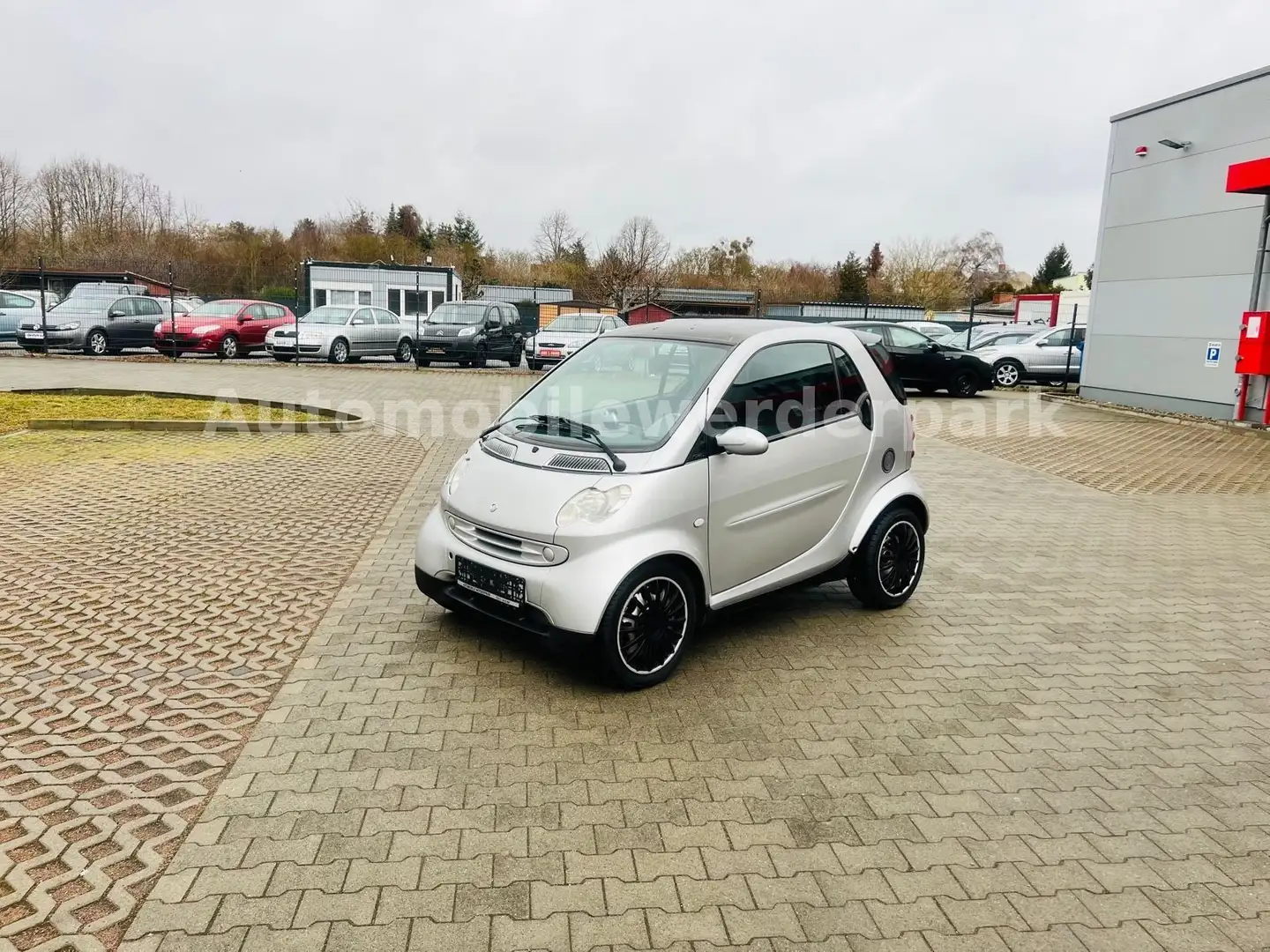 smart forTwo fortwo coupe Basis Silber - 2