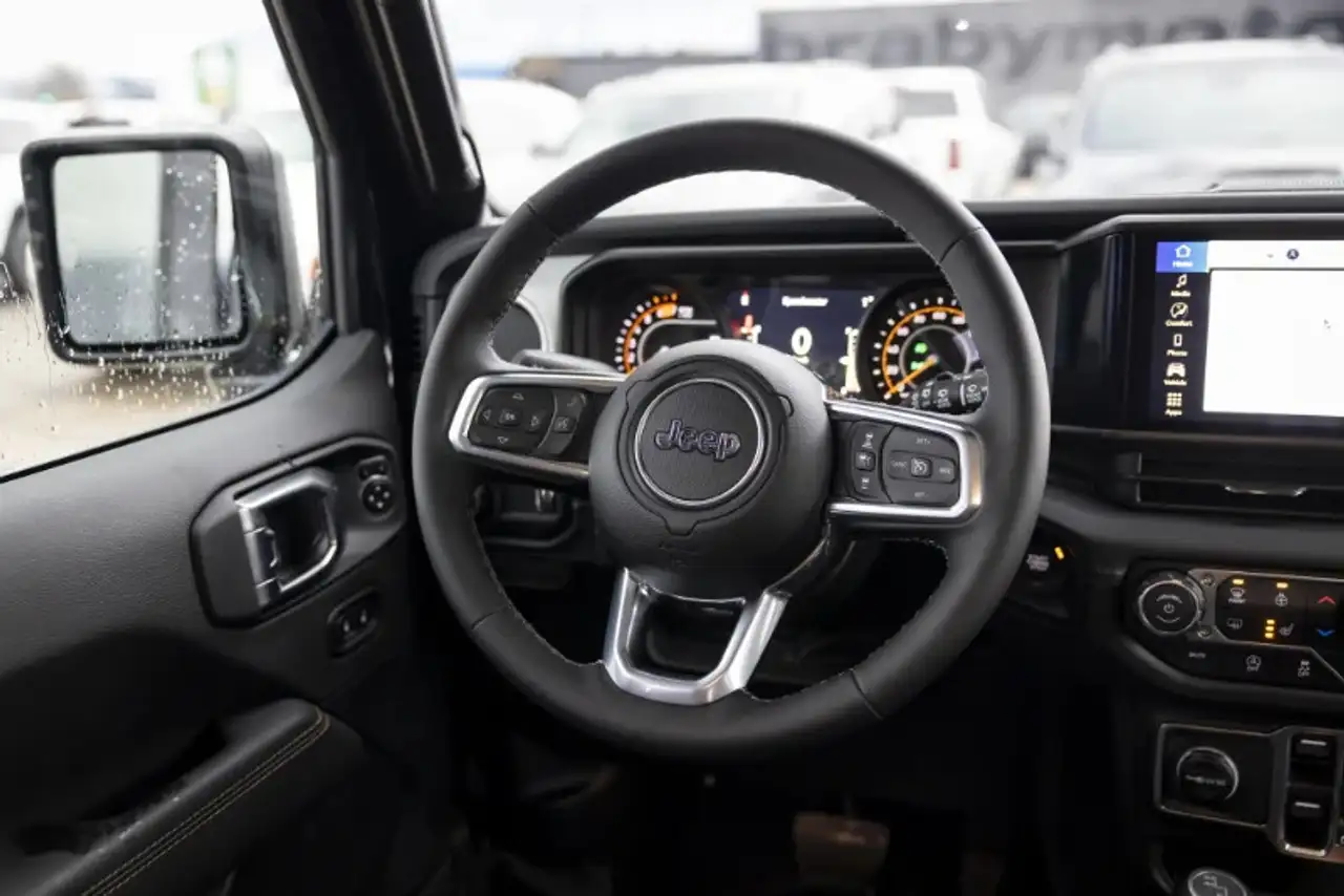 Jeep Wrangler снимка Jeep Wrangler