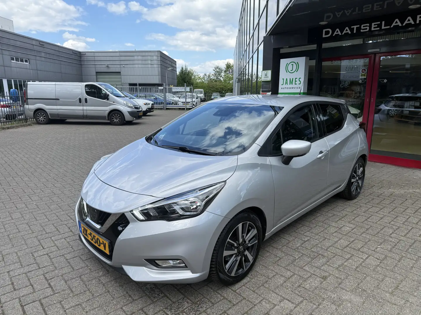 Nissan Micra 1.0 IG-T N-Connecta Grijs - 2