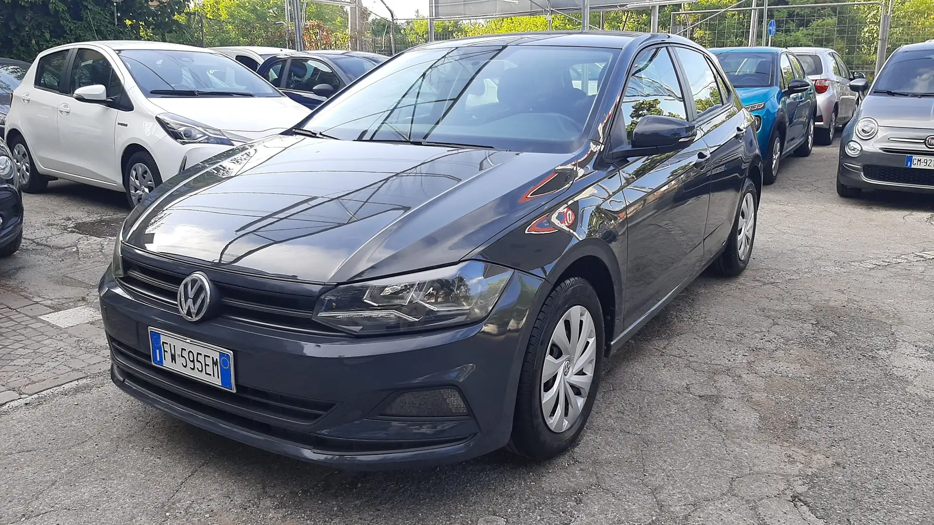 Volkswagen Polo 5p 1.0 evo Trendline Grijs - 1