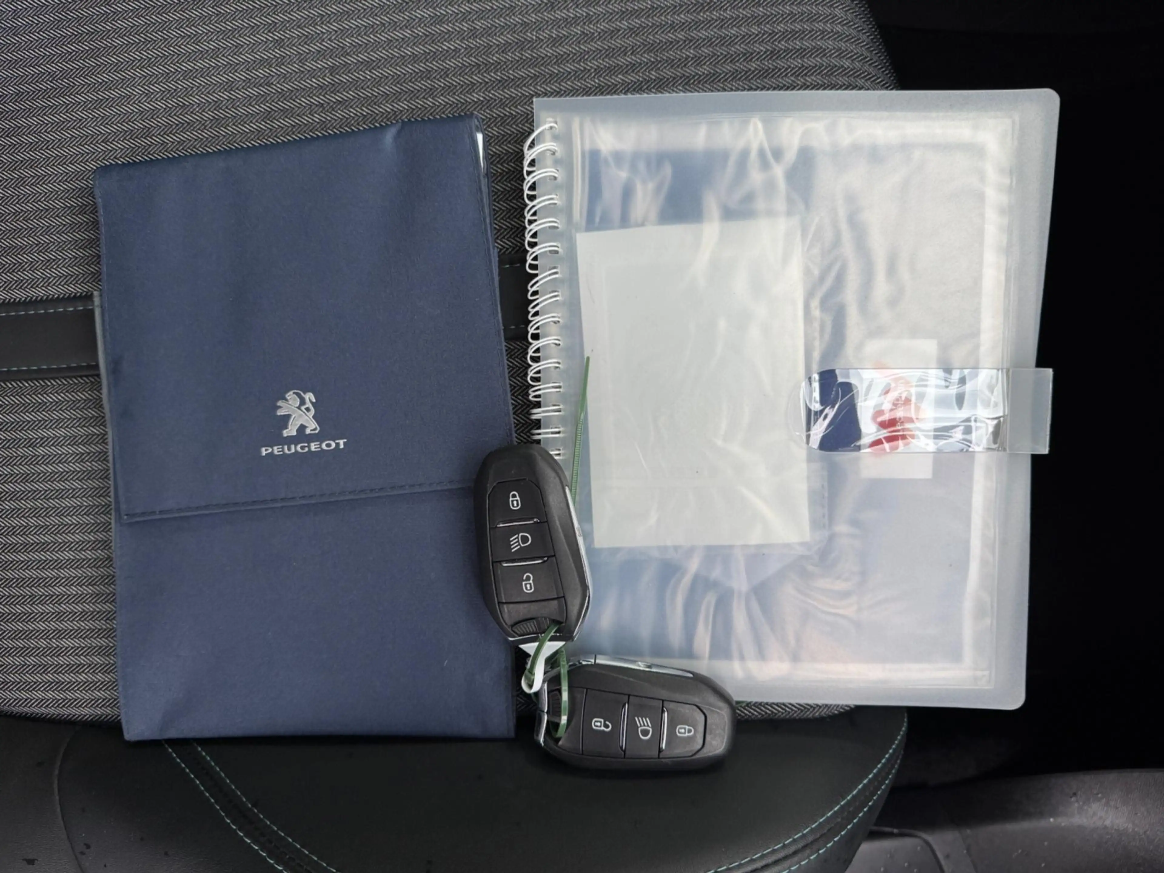 Peugeot 3008 1.6 HYbrid 225 360°Camera Nav — photo 45