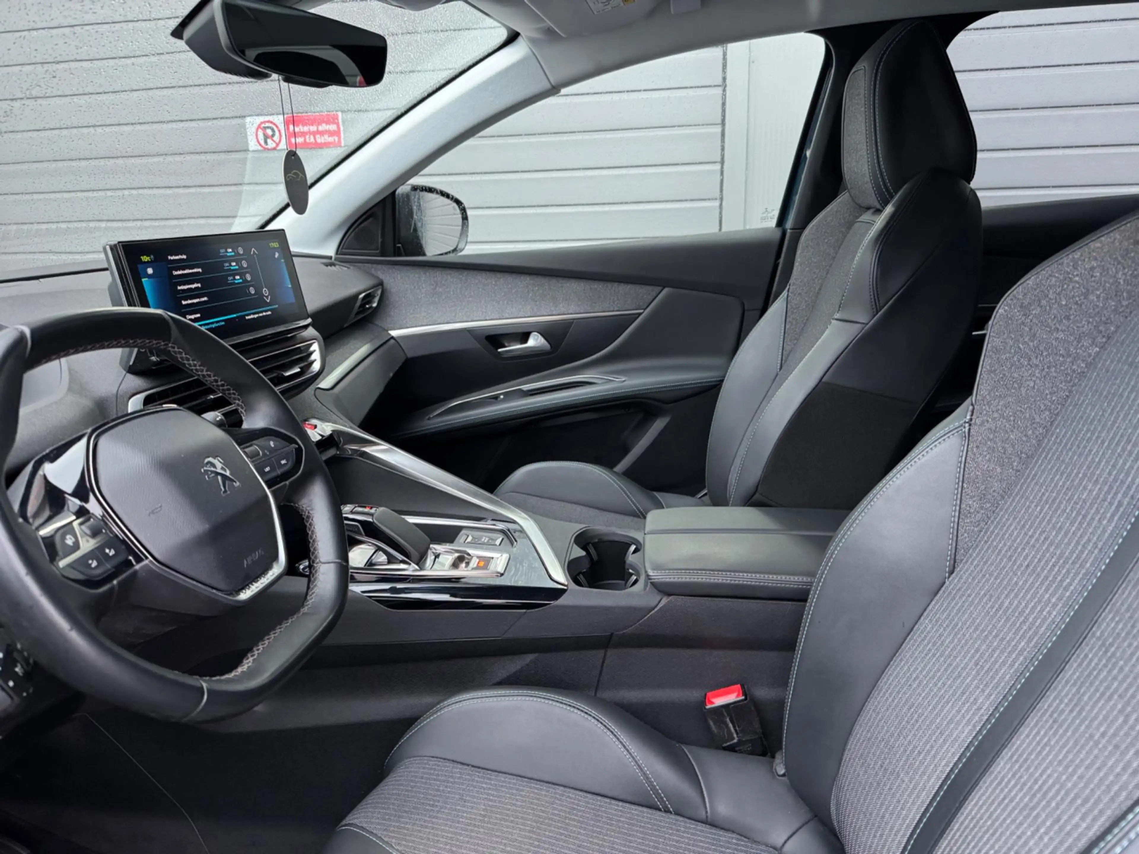 Peugeot 3008 1.6 HYbrid 225 360°Camera Nav — photo 16