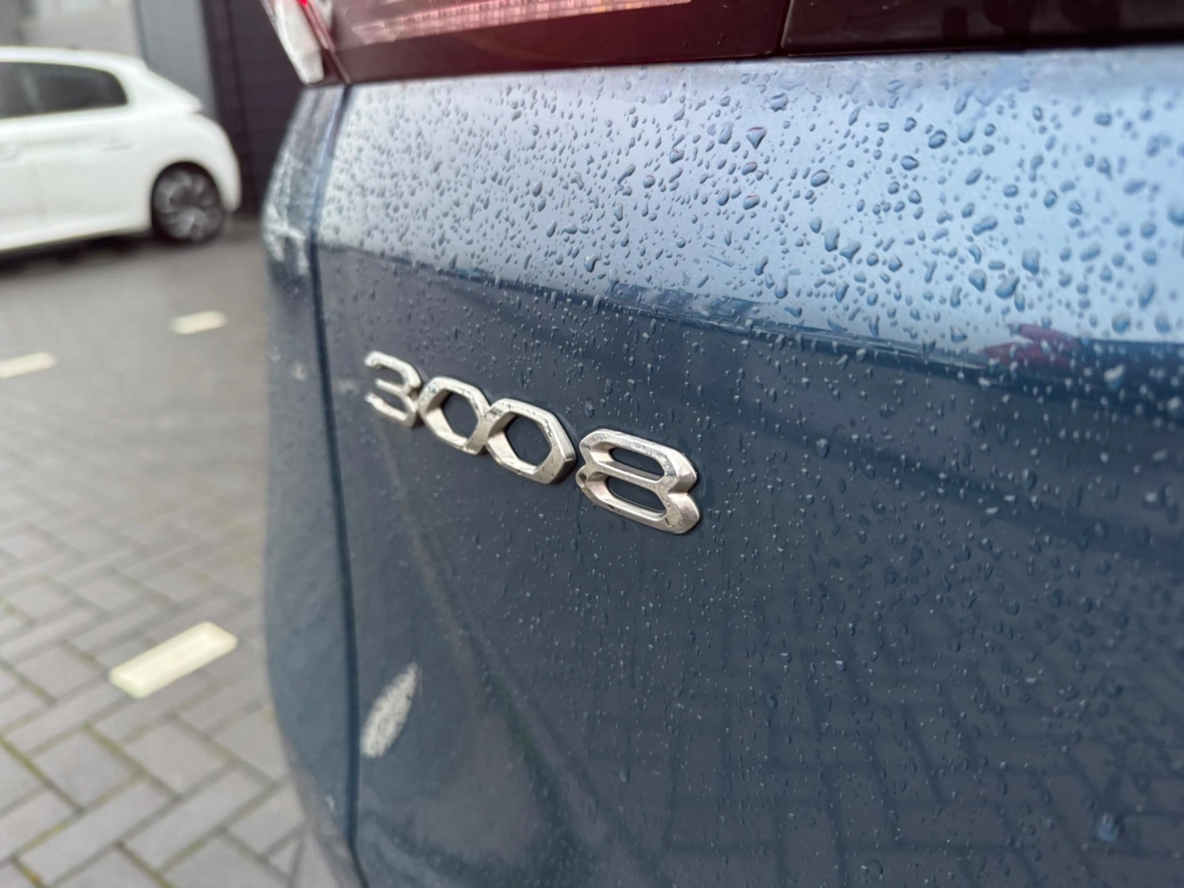 Peugeot 3008 1.6 HYbrid 225 360°Camera Nav — photo 32