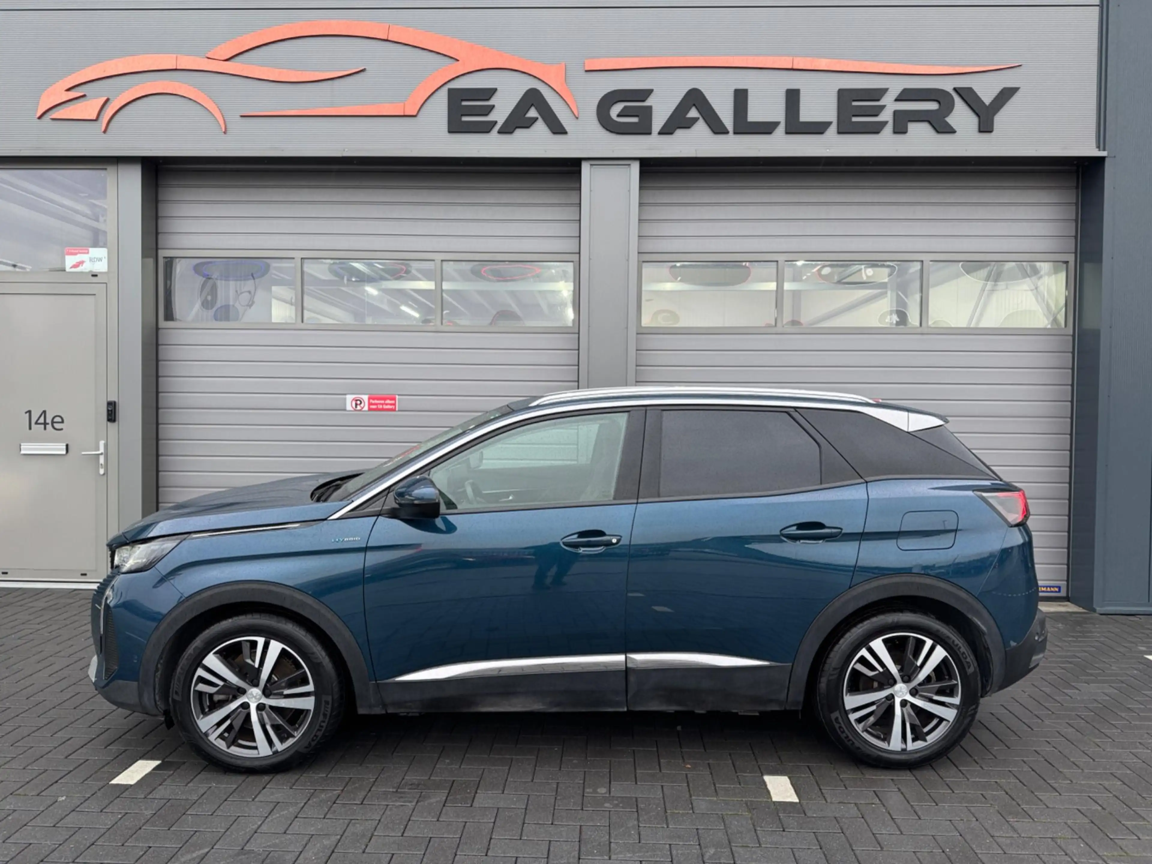 Peugeot 3008 1.6 HYbrid 225 360°Camera Nav — photo 14