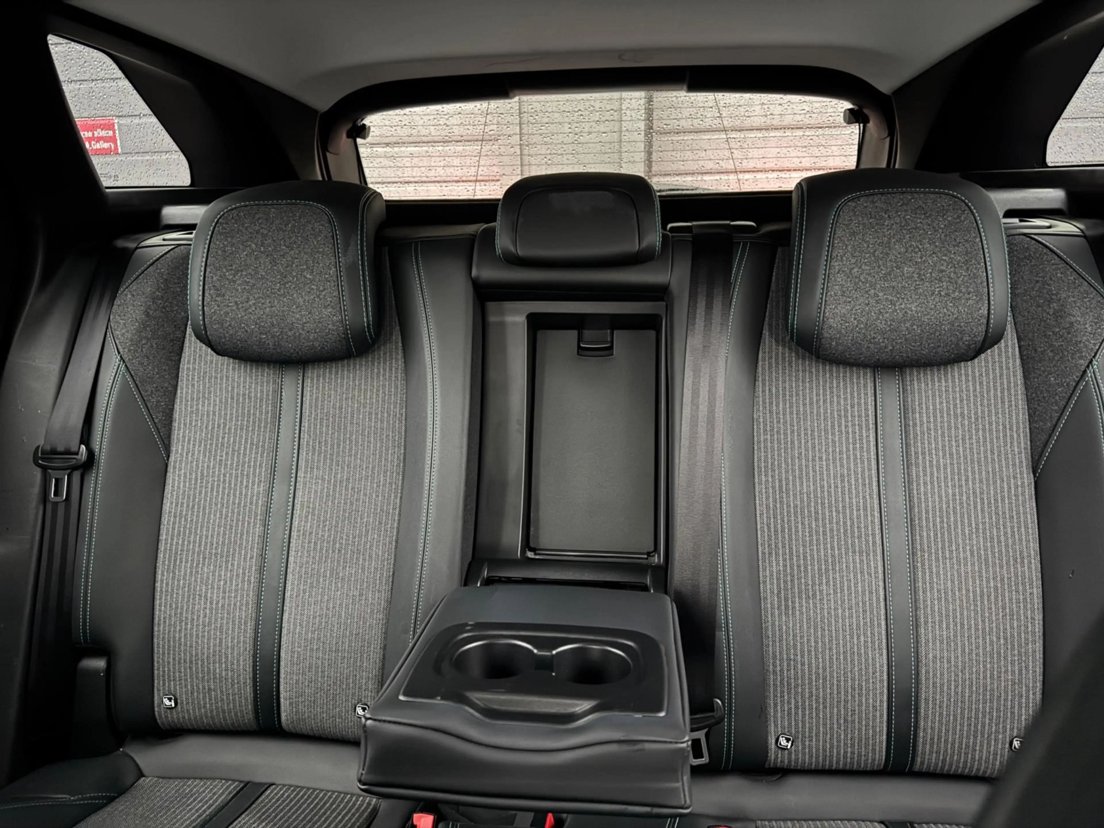 Peugeot 3008 1.6 HYbrid 225 360°Camera Nav — photo 49