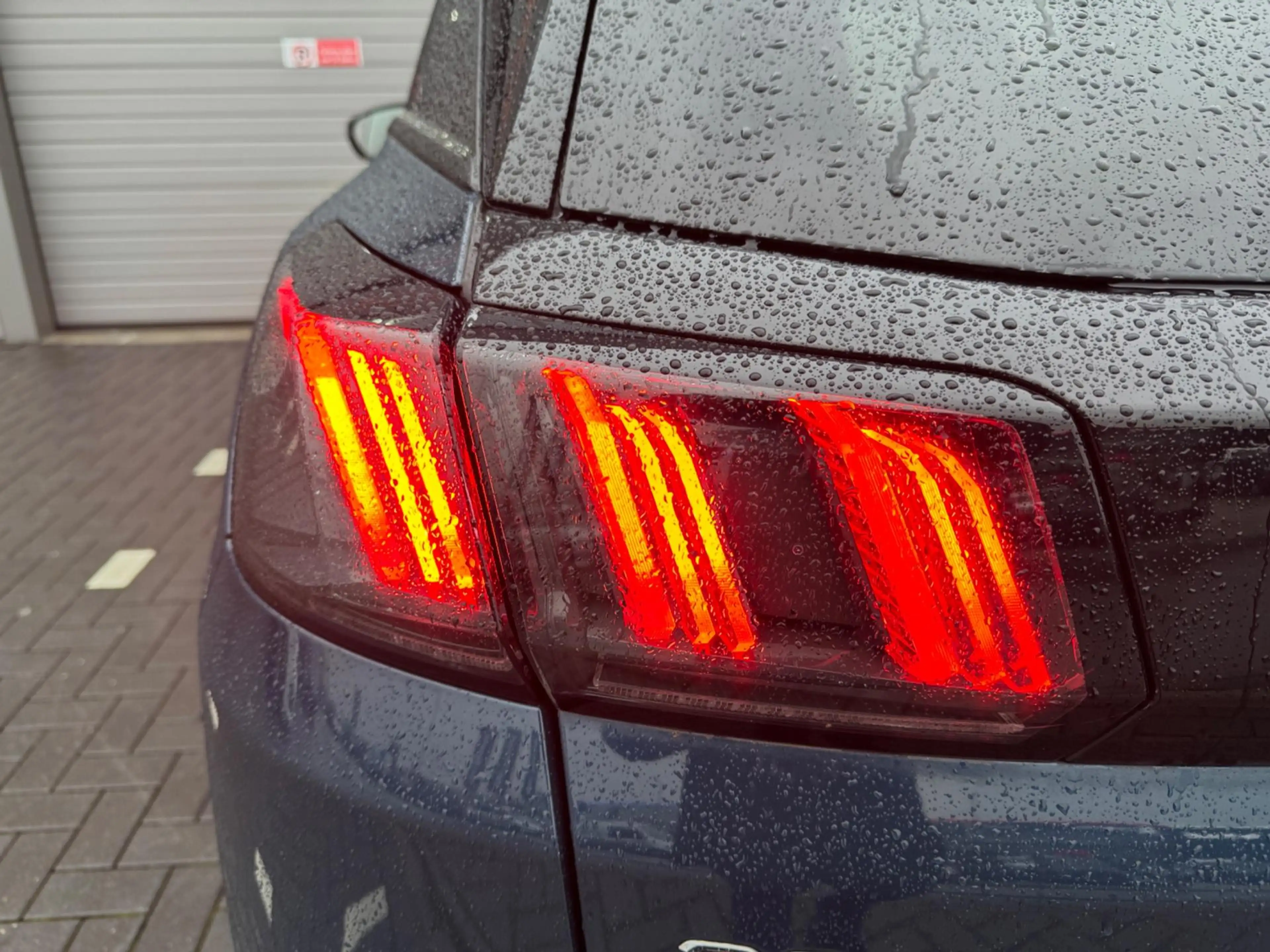 Peugeot 3008 1.6 HYbrid 225 360°Camera Nav — photo 33