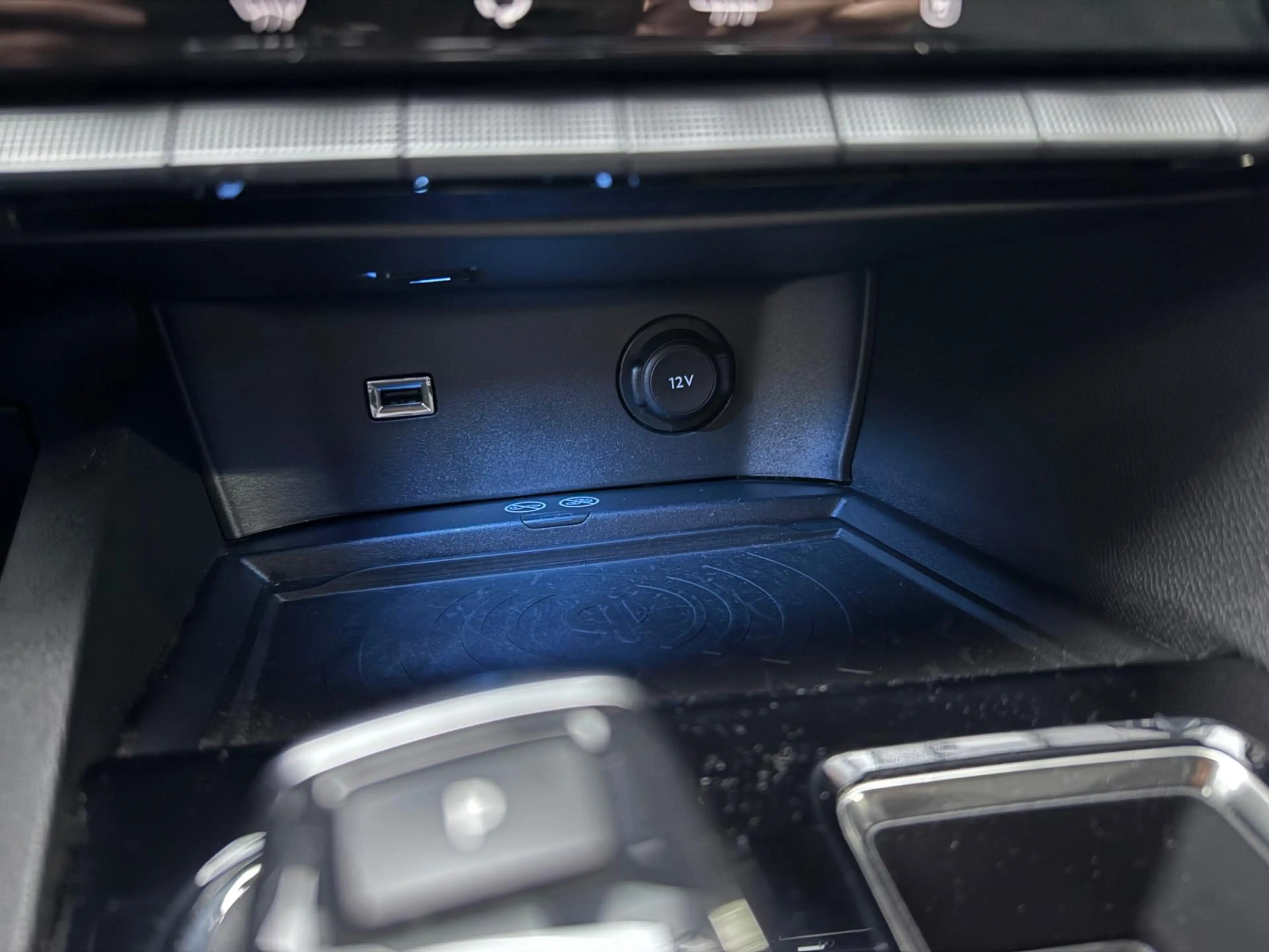 Peugeot 3008 1.6 HYbrid 225 360°Camera Nav — photo 18