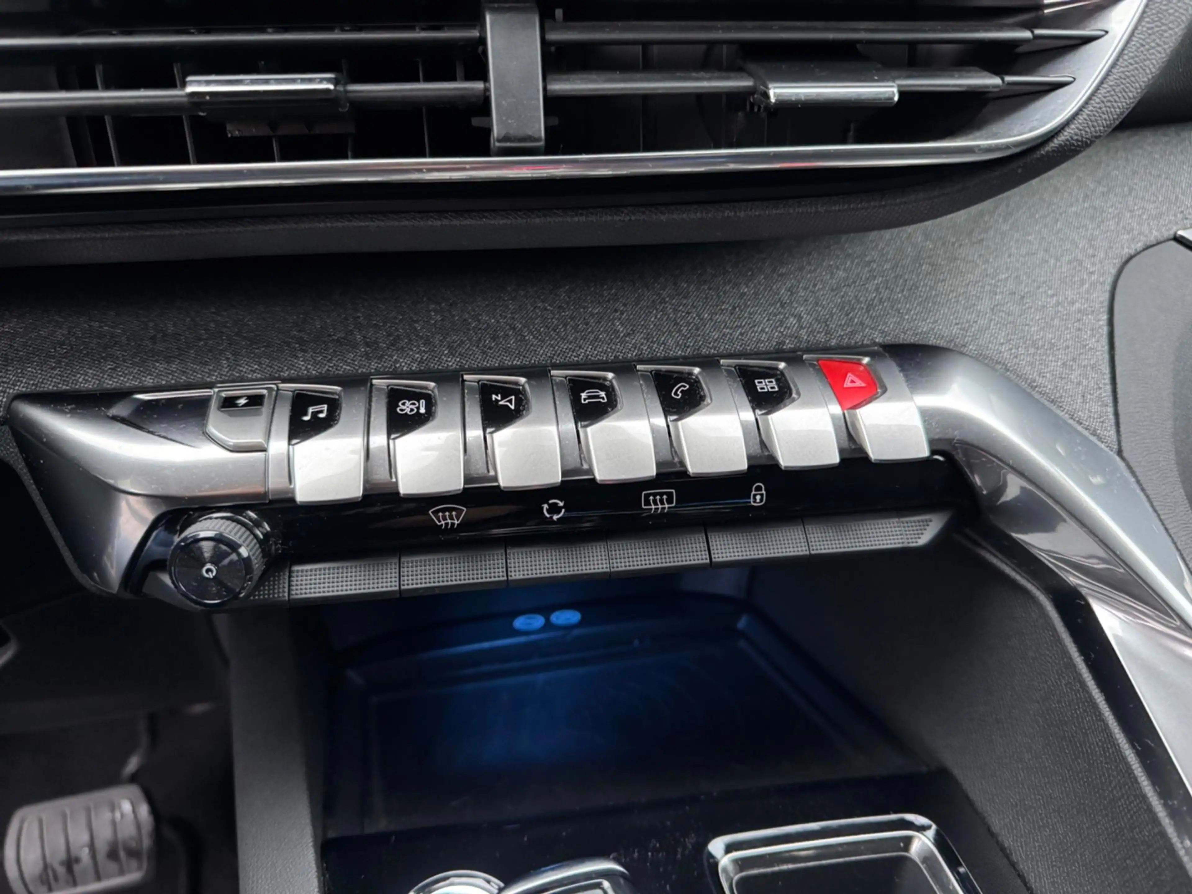 Peugeot 3008 1.6 HYbrid 225 360°Camera Nav — photo 28