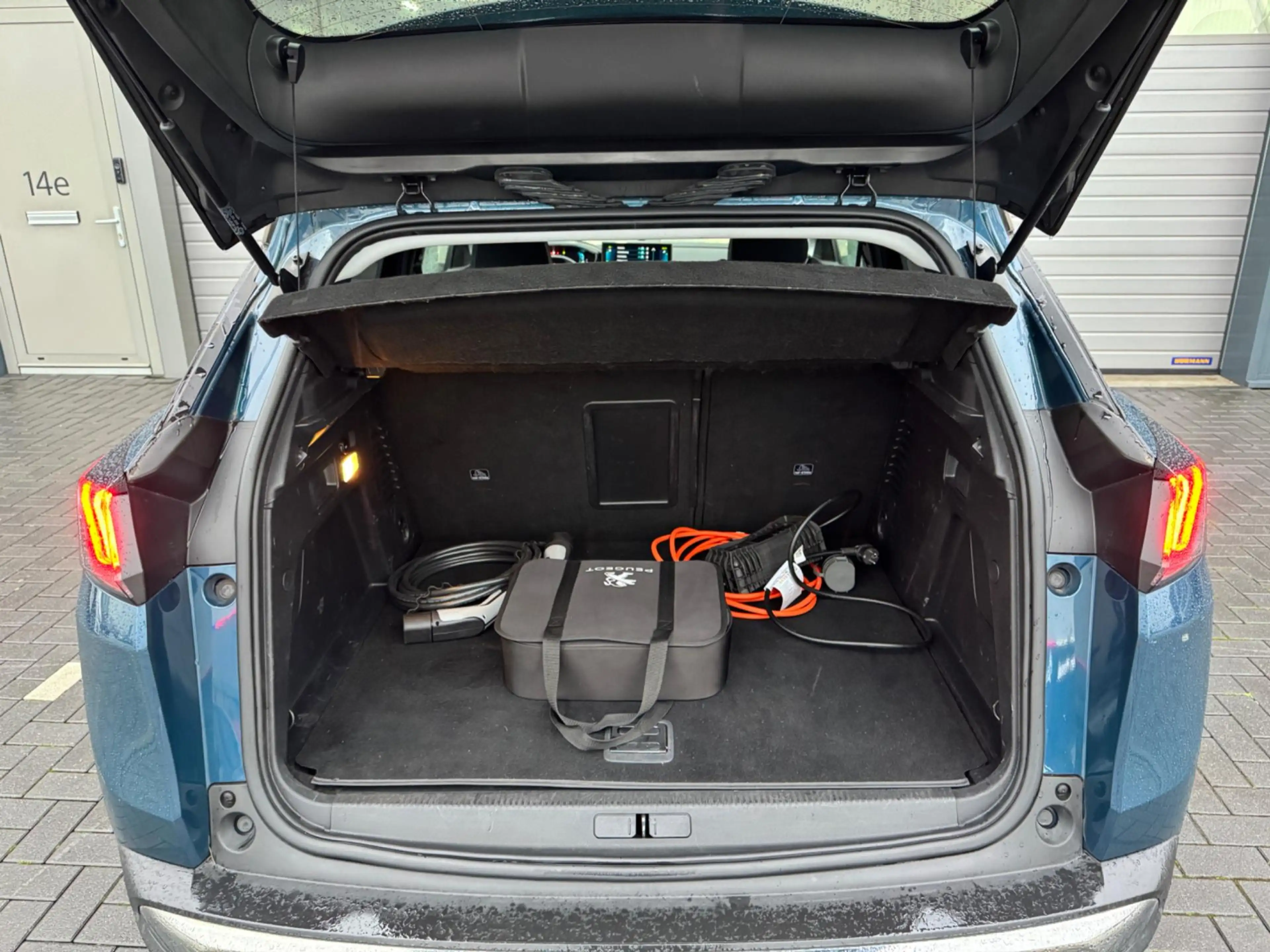 Peugeot 3008 1.6 HYbrid 225 360°Camera Nav — photo 34