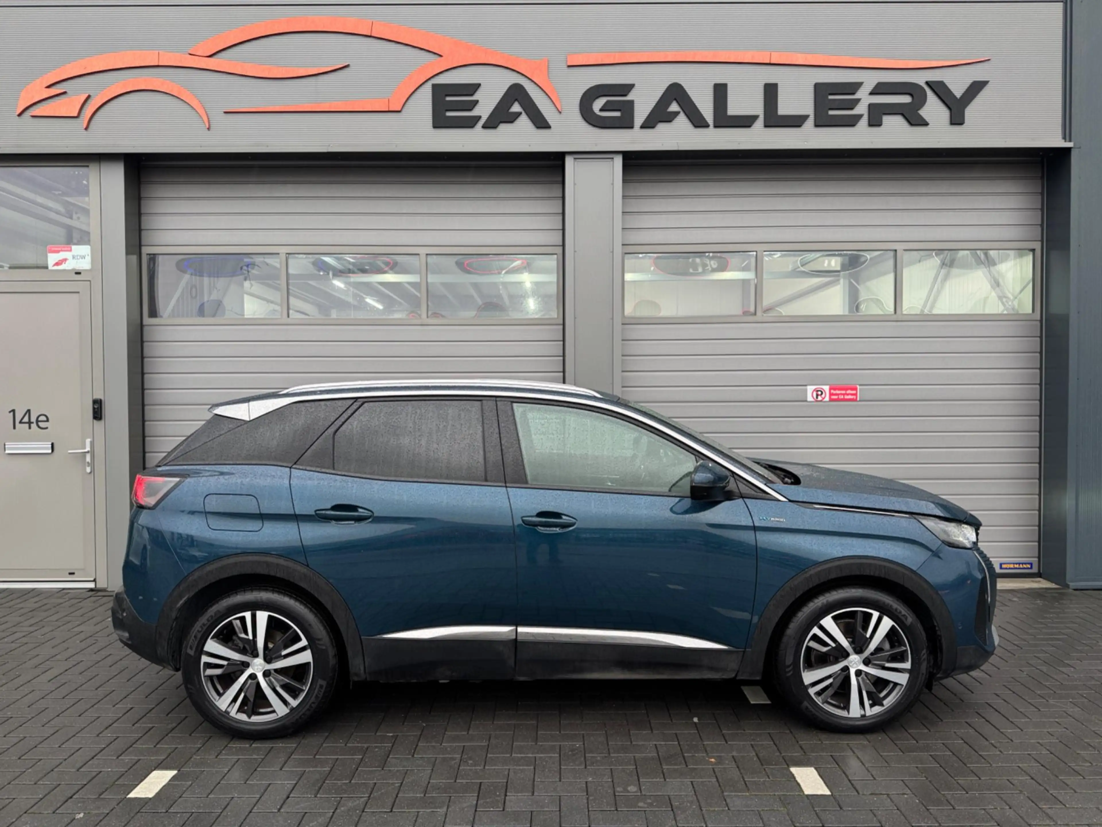 Peugeot 3008 1.6 HYbrid 225 360°Camera Nav — photo 43