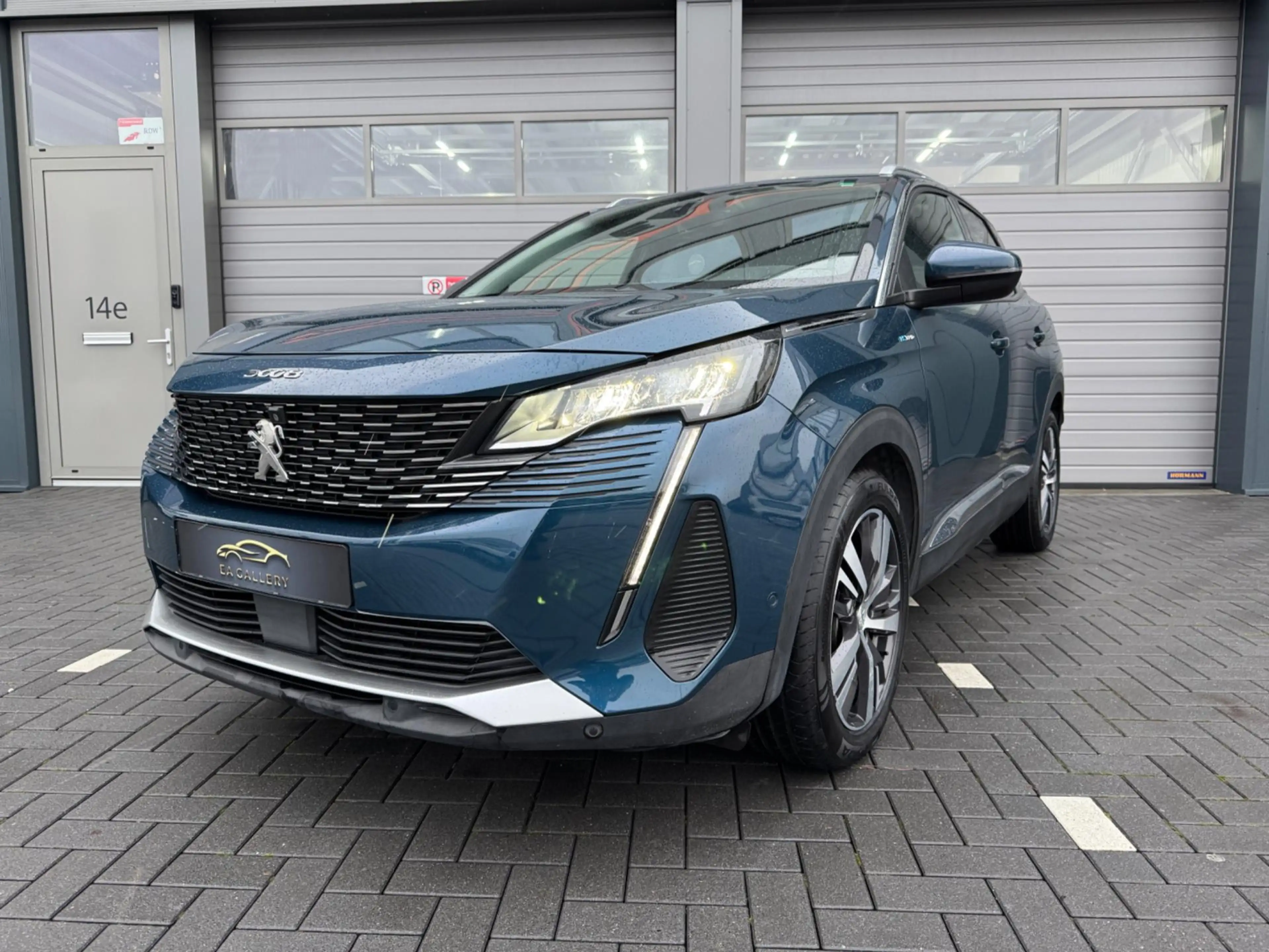 Peugeot 3008 1.6 HYbrid 225 360°Camera Nav — photo 4