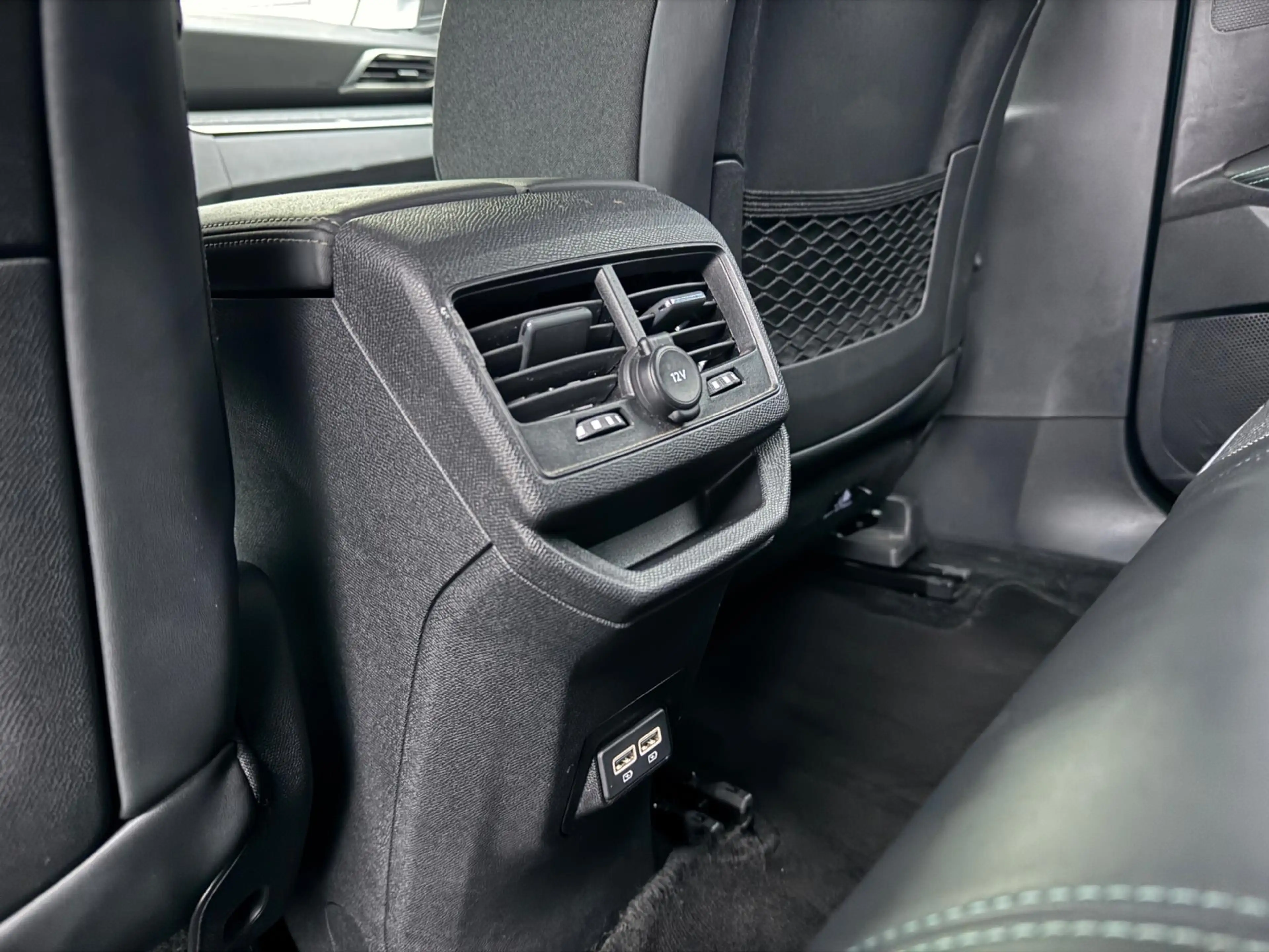 Peugeot 3008 1.6 HYbrid 225 360°Camera Nav — photo 20