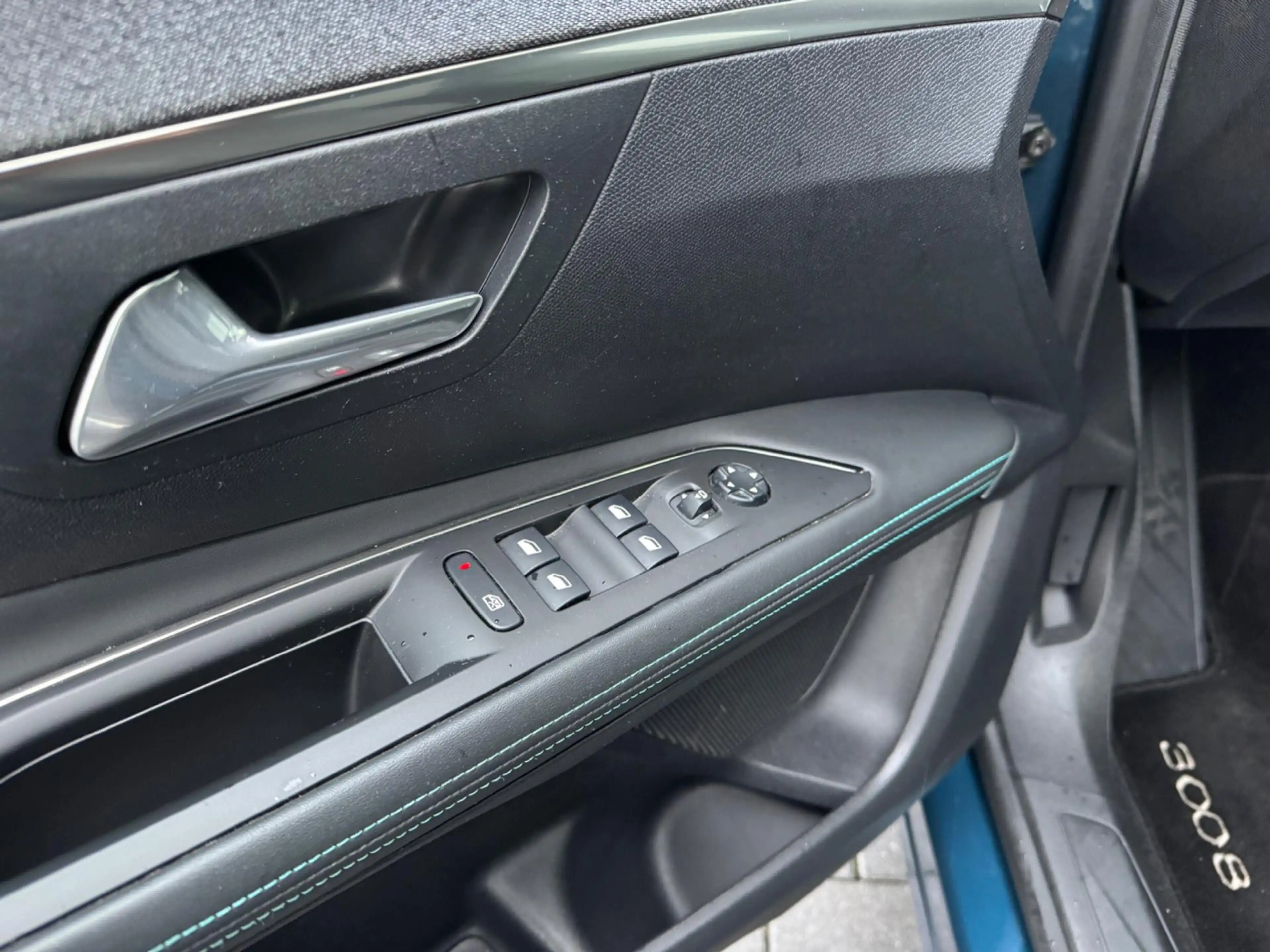 Peugeot 3008 1.6 HYbrid 225 360°Camera Nav — photo 11