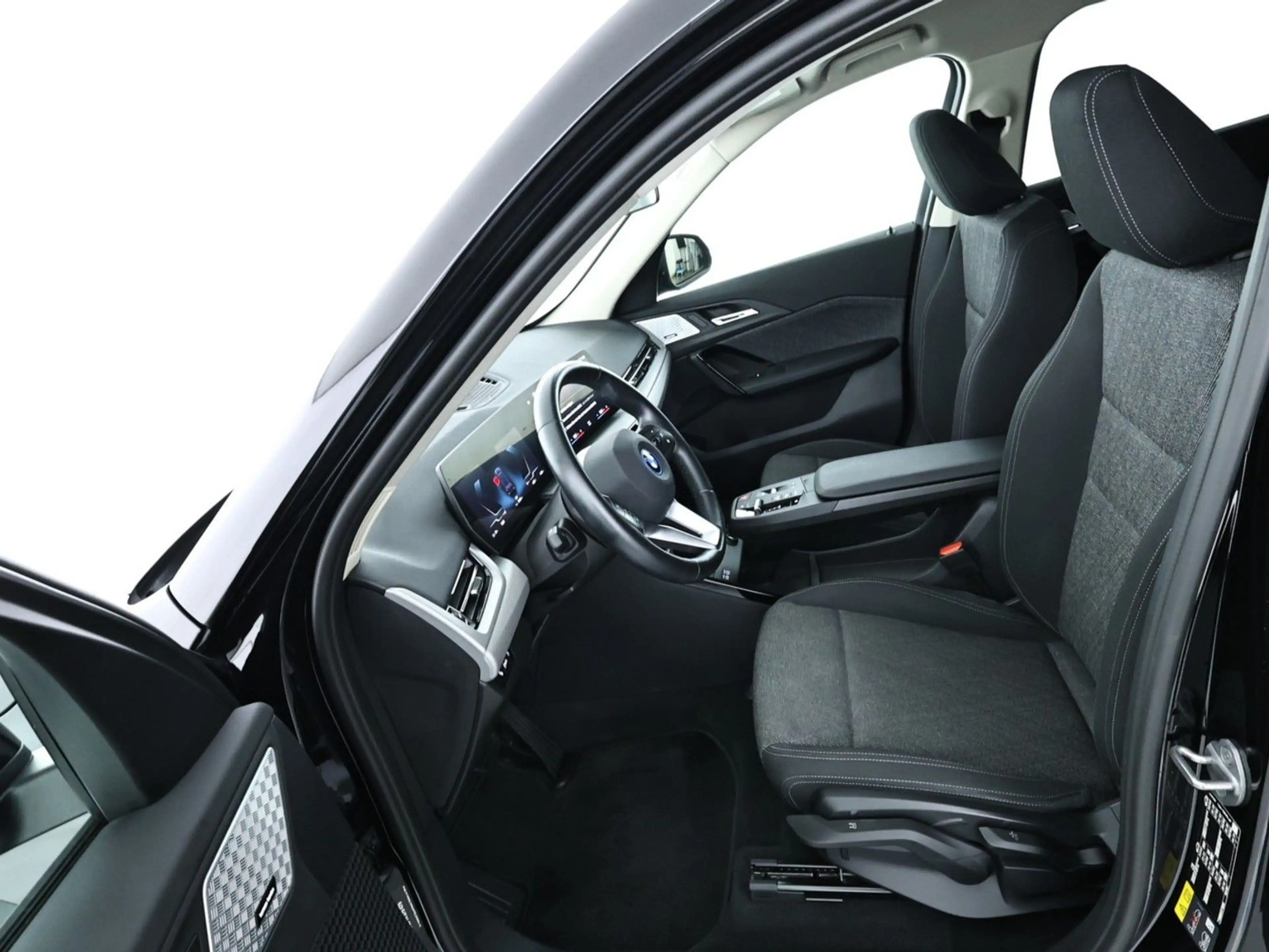 BMW iX1 64,8 kWh xDrive30 LED|Navi|PDC|SHZ|AHK — photo 8
