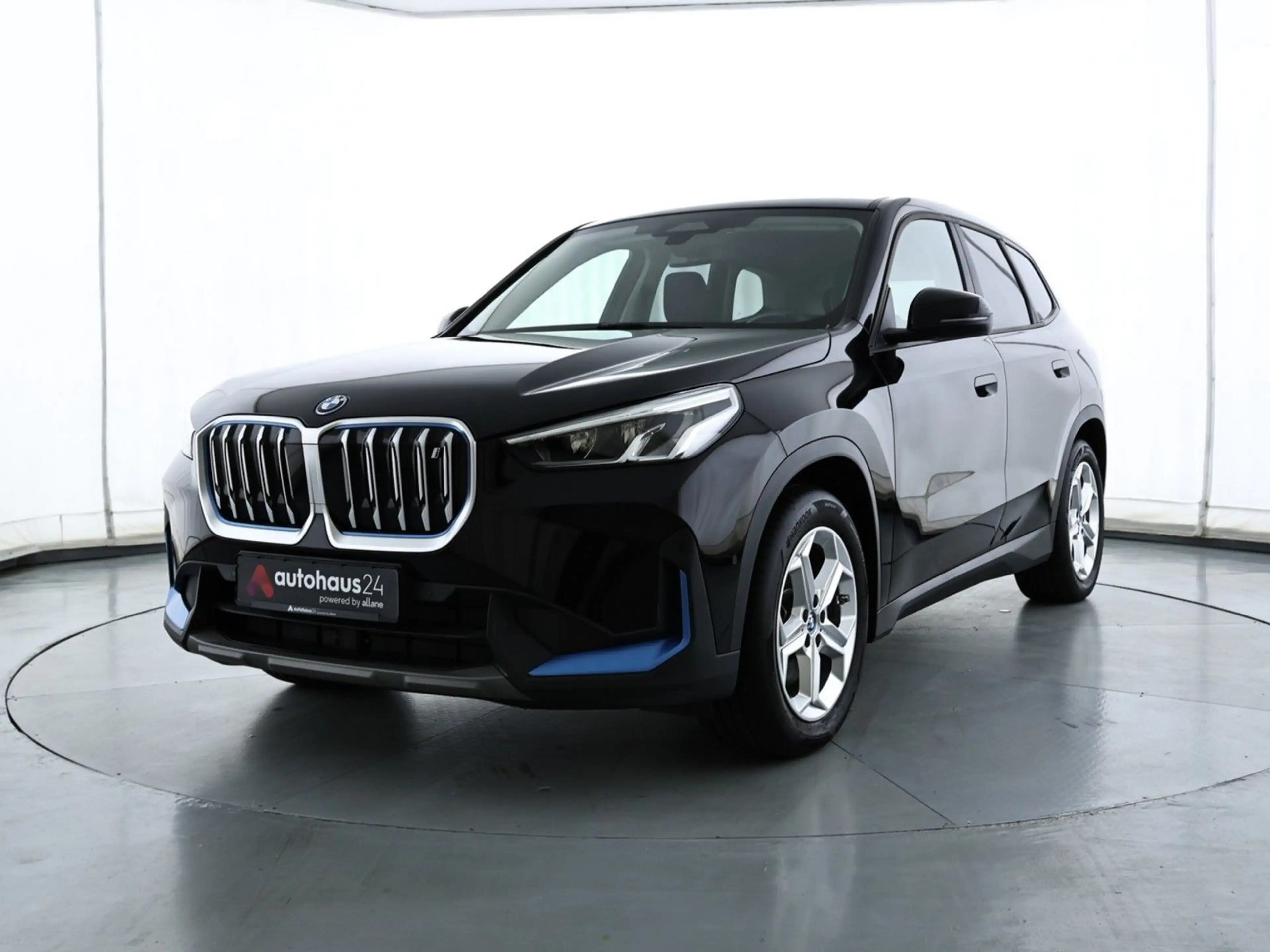BMW iX1 64,8 kWh xDrive30 LED|Navi|PDC|SHZ|AHK — photo 3