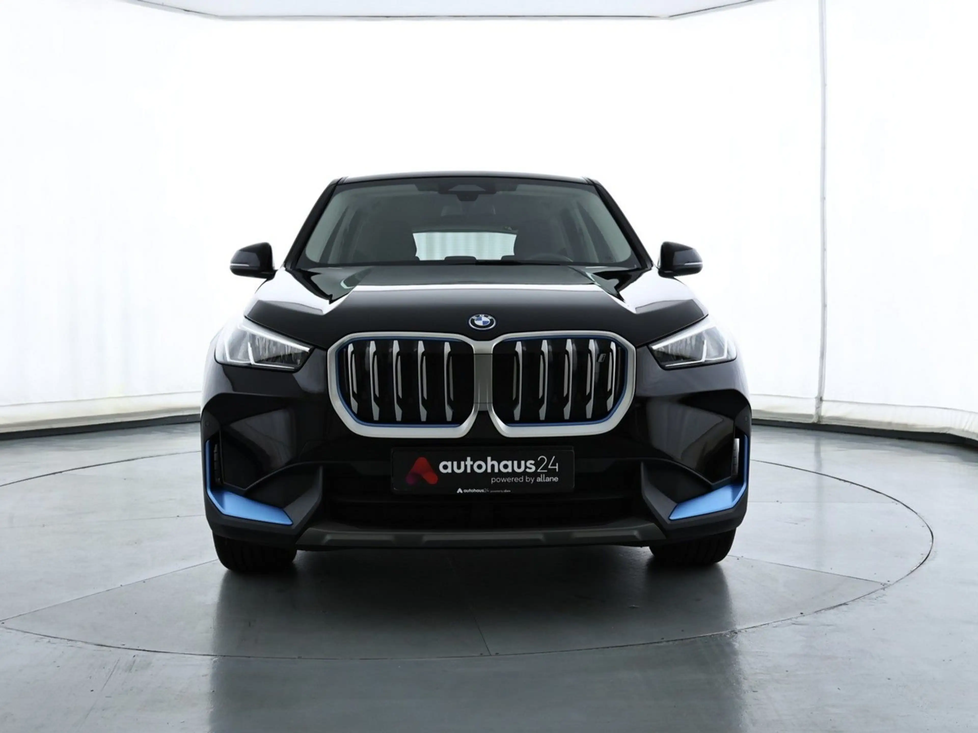 BMW iX1 64,8 kWh xDrive30 LED|Navi|PDC|SHZ|AHK — photo 2