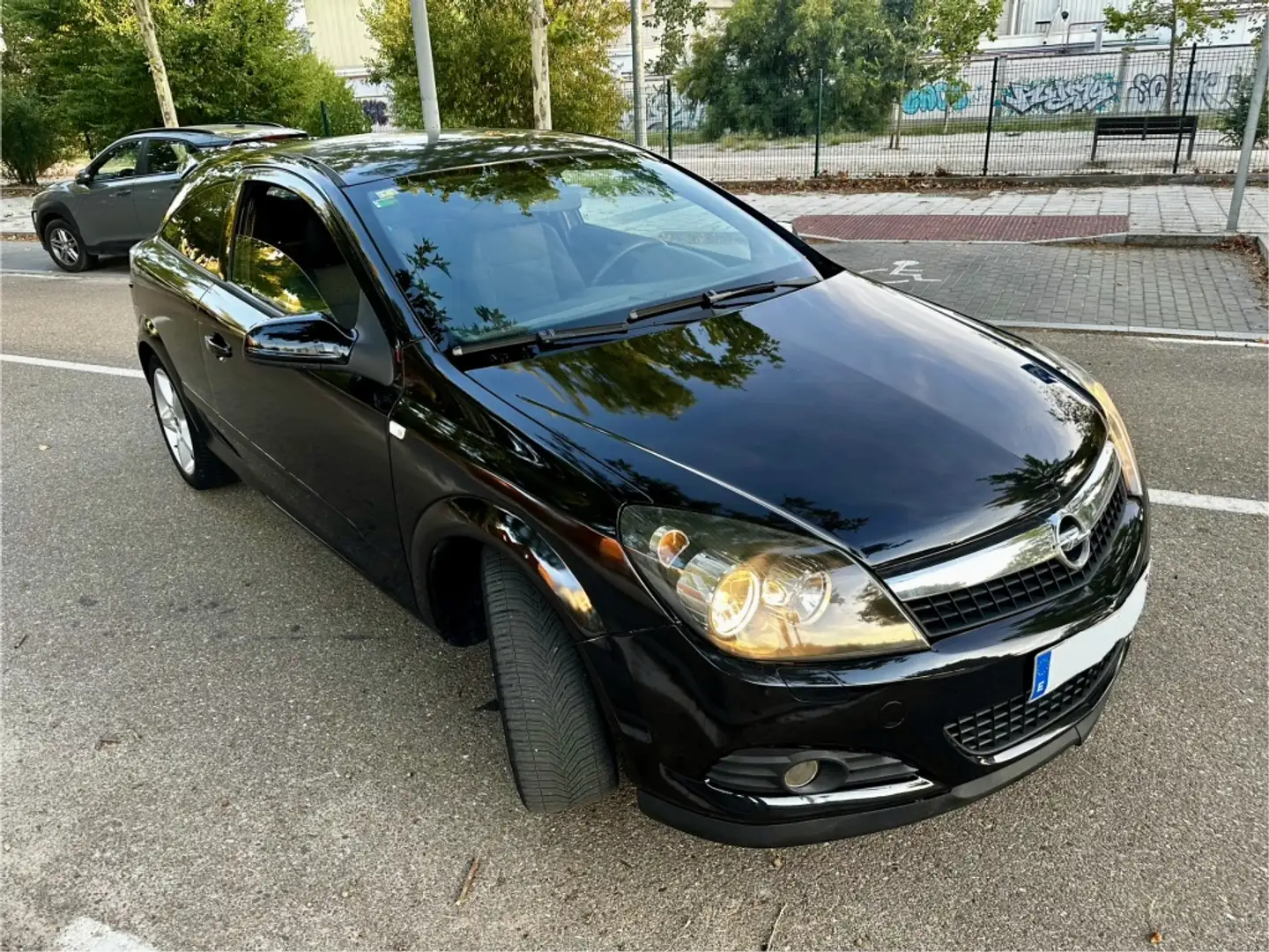 Opel Astra GTC 1.9CDTi Sport Negro - 2