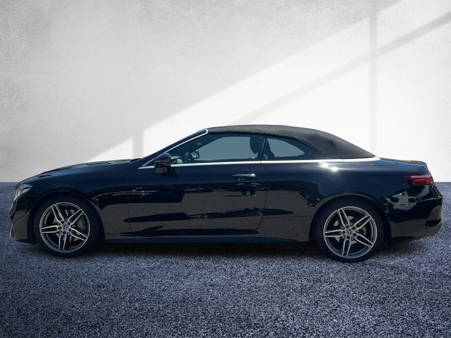 Mercedes-Benz E 220 d Cabriolet AMG Line KeyGo Ambi LED  AMG Schwarz - 2