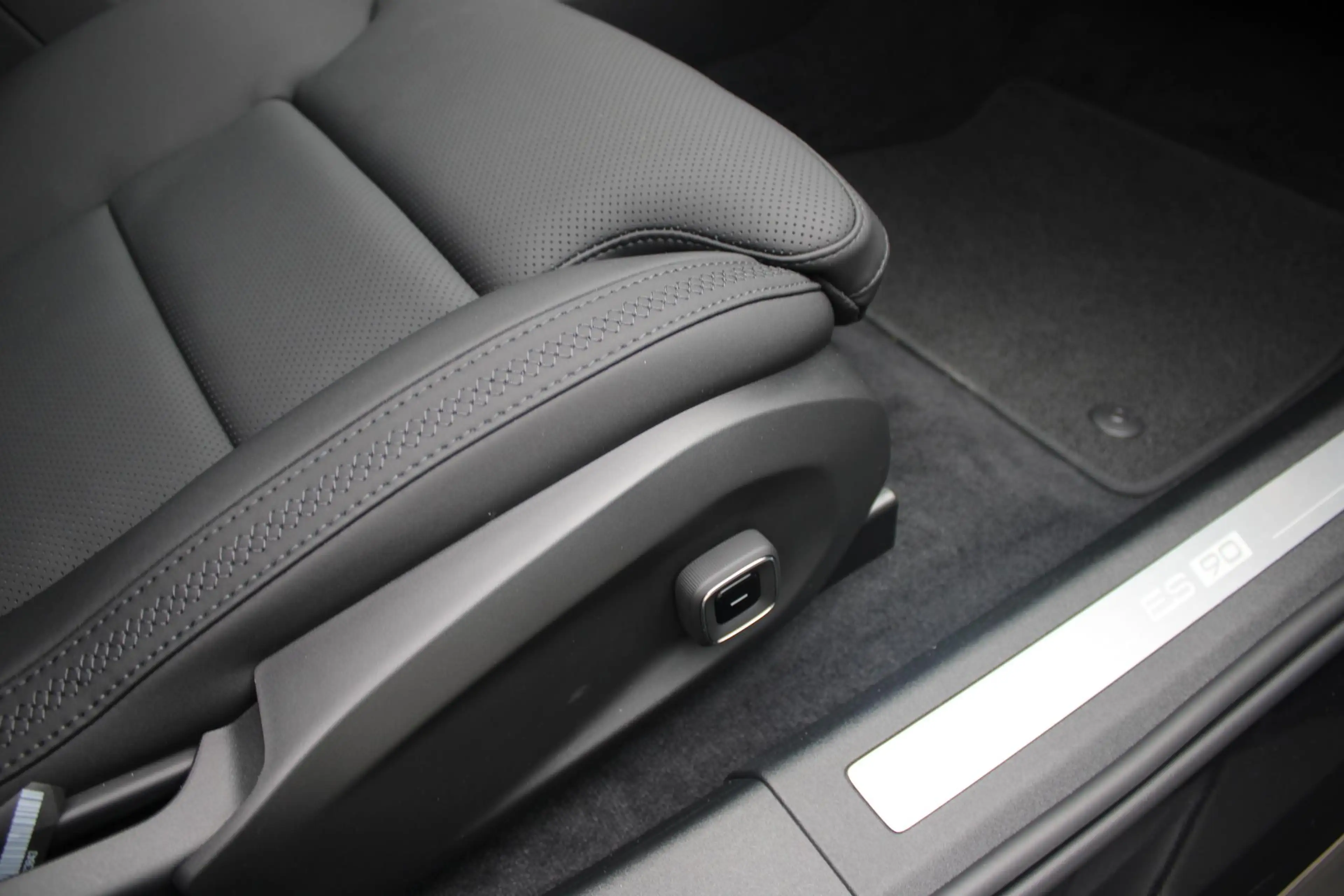 Volvo ES90 Single Motor Extended Range Ultra 92 kWh | 22" 5-Y — photo 12
