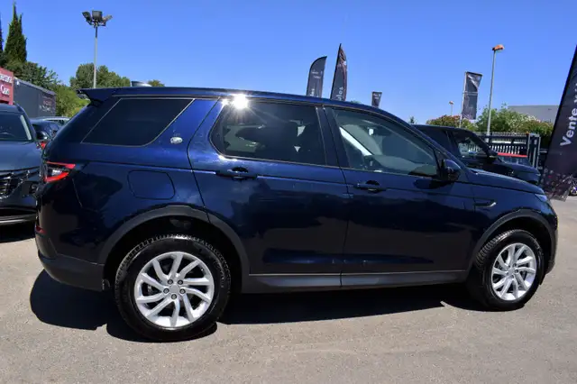 Land Rover Discovery Sport view 11