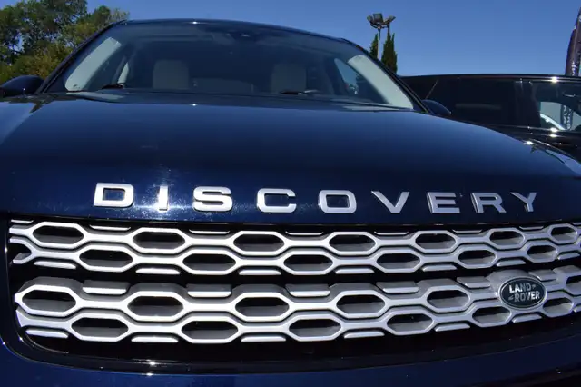 Land Rover Discovery Sport view 8