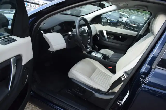 Land Rover Discovery Sport view 6
