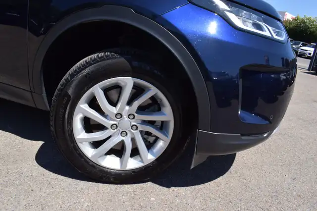 Land Rover Discovery Sport view 10