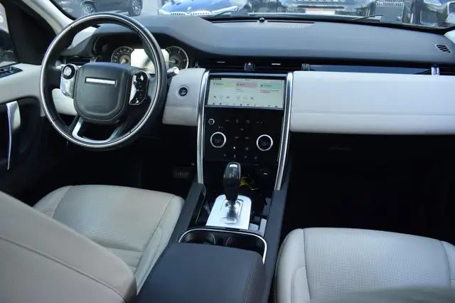 Land Rover Discovery Sport view 2