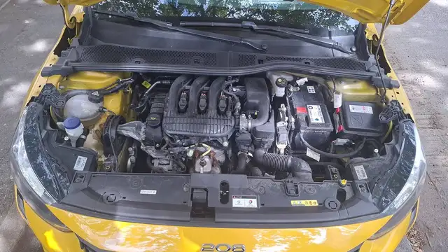Peugeot 208 view 15