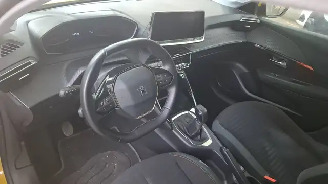 Peugeot 208 view 8