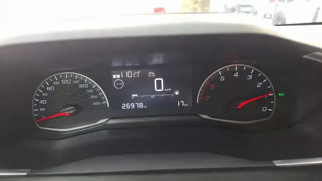 Peugeot 208 view 12