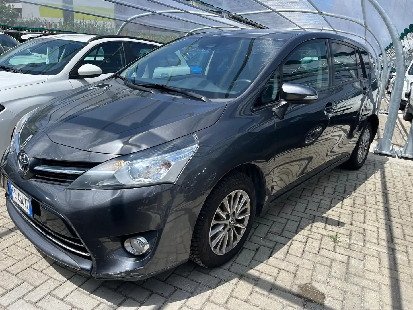 Toyota Verso Verso 1.6 Style 7 posti Grigio - 1