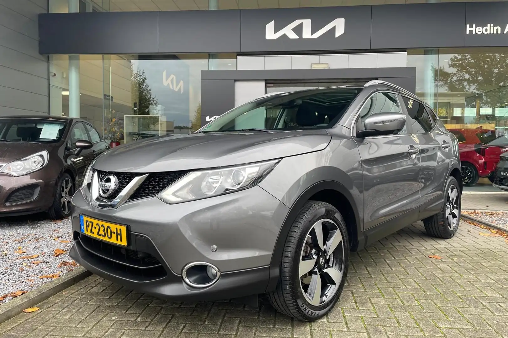 Nissan Qashqai 1.2 Tekna |Pano | 360 |  Navi | Stoelverw. | Trekh Grijs - 2