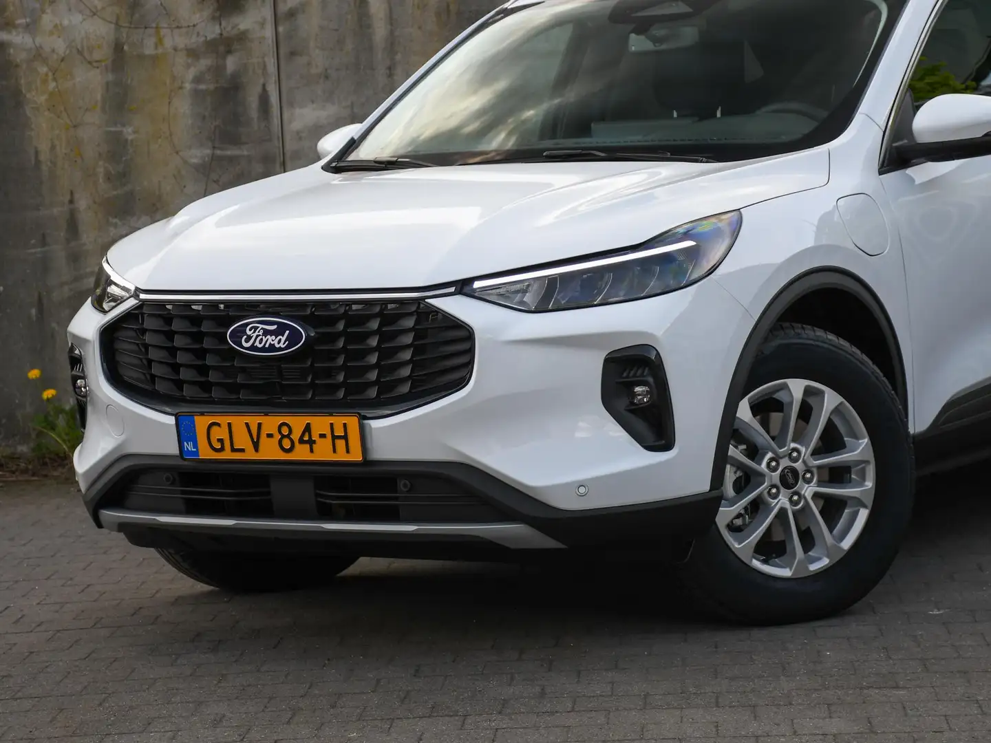 Ford Kuga Titanium 2.5 PHEV 243pk Automaat WINTER PACK | PDC Wit - 2