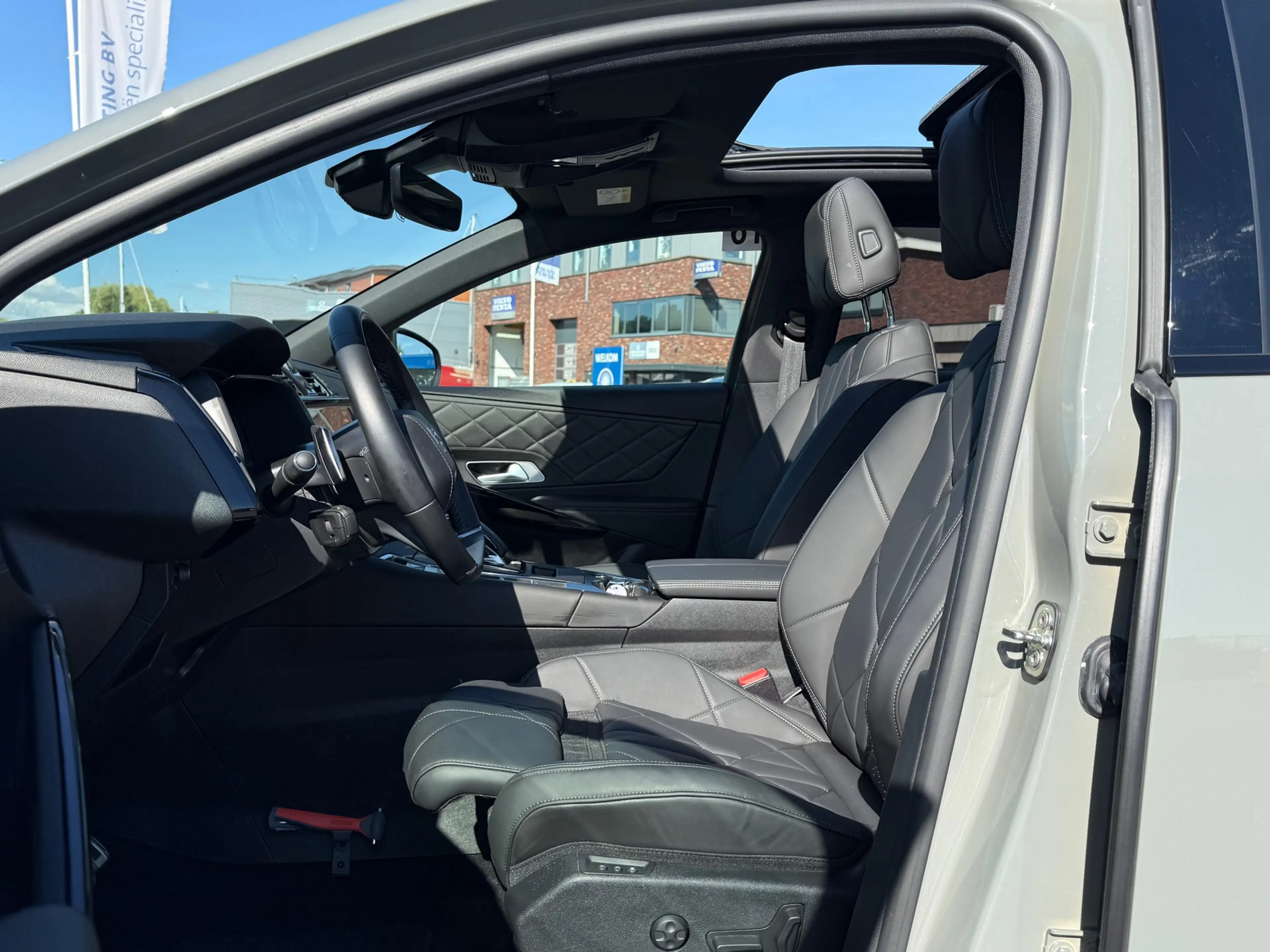DS Automobiles DS 7 1.6 PHEV 300 4x4 PallaS HIFI FOCAL SCHUIFDAK PACK — photo 4