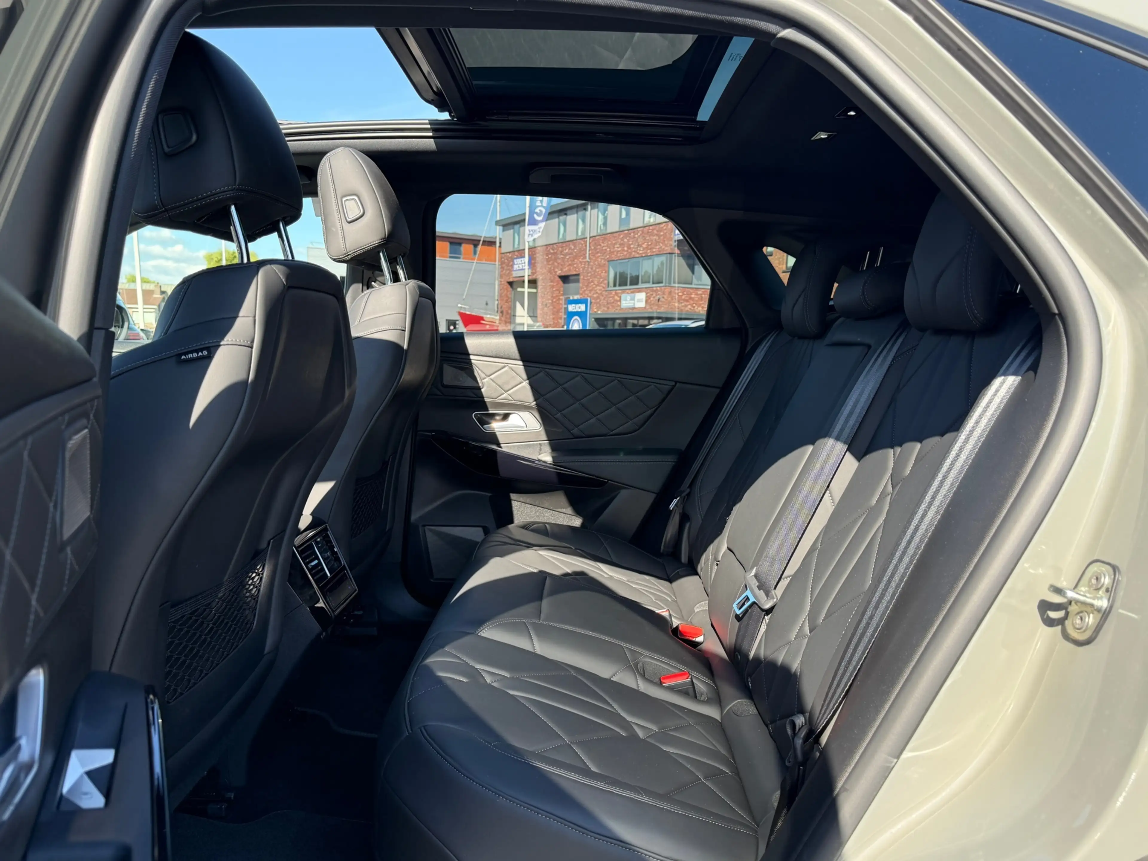 DS Automobiles DS 7 1.6 PHEV 300 4x4 PallaS HIFI FOCAL SCHUIFDAK PACK — photo 6
