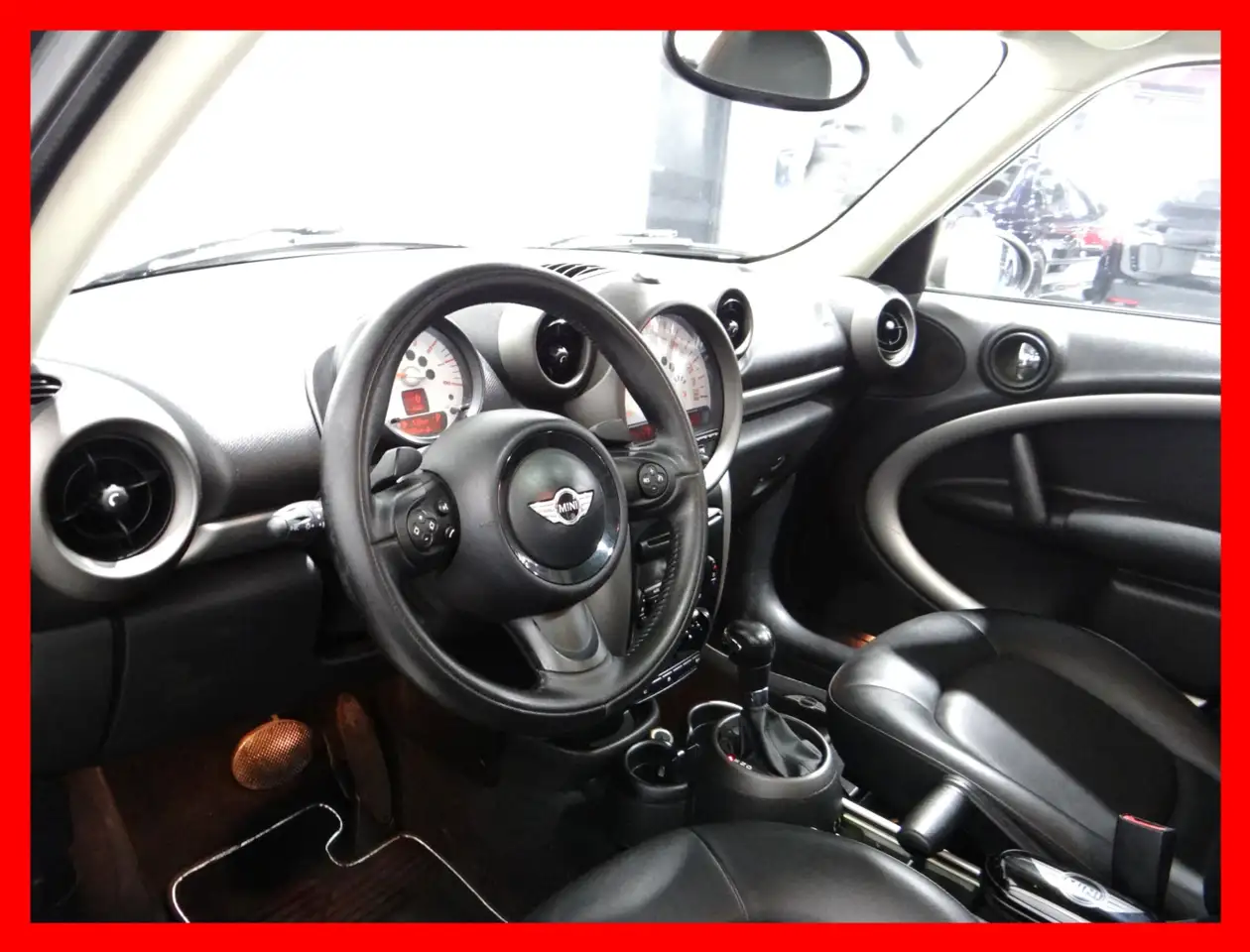 MINI Cooper Countryman снимка MINI Cooper Countryman